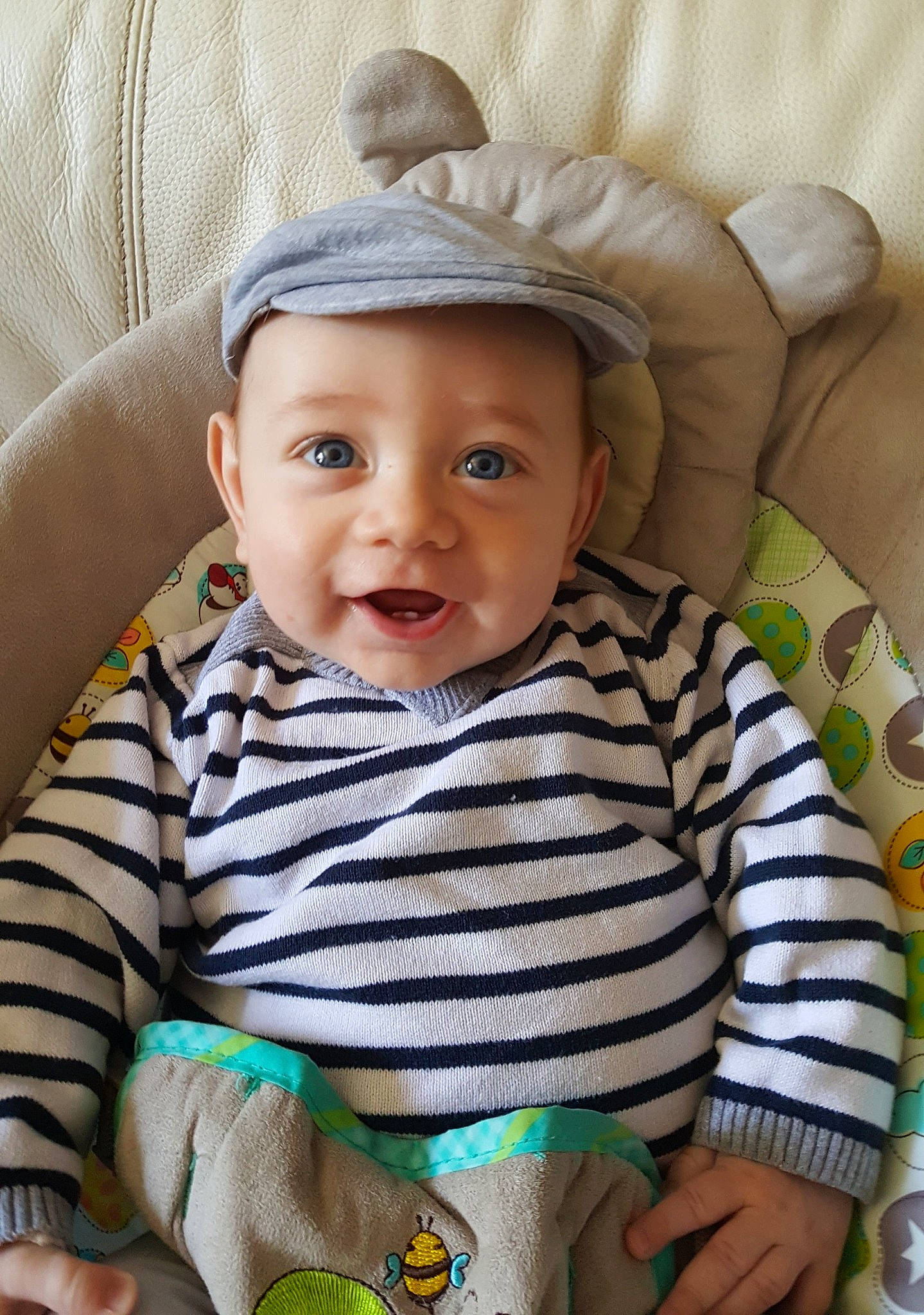 Rohan a rejoint le concours — aidez-le/la à gagner de superbes lots ! baby, baby_products, baby_toddler_clothing, child, headwear, person, product, skin, toddler