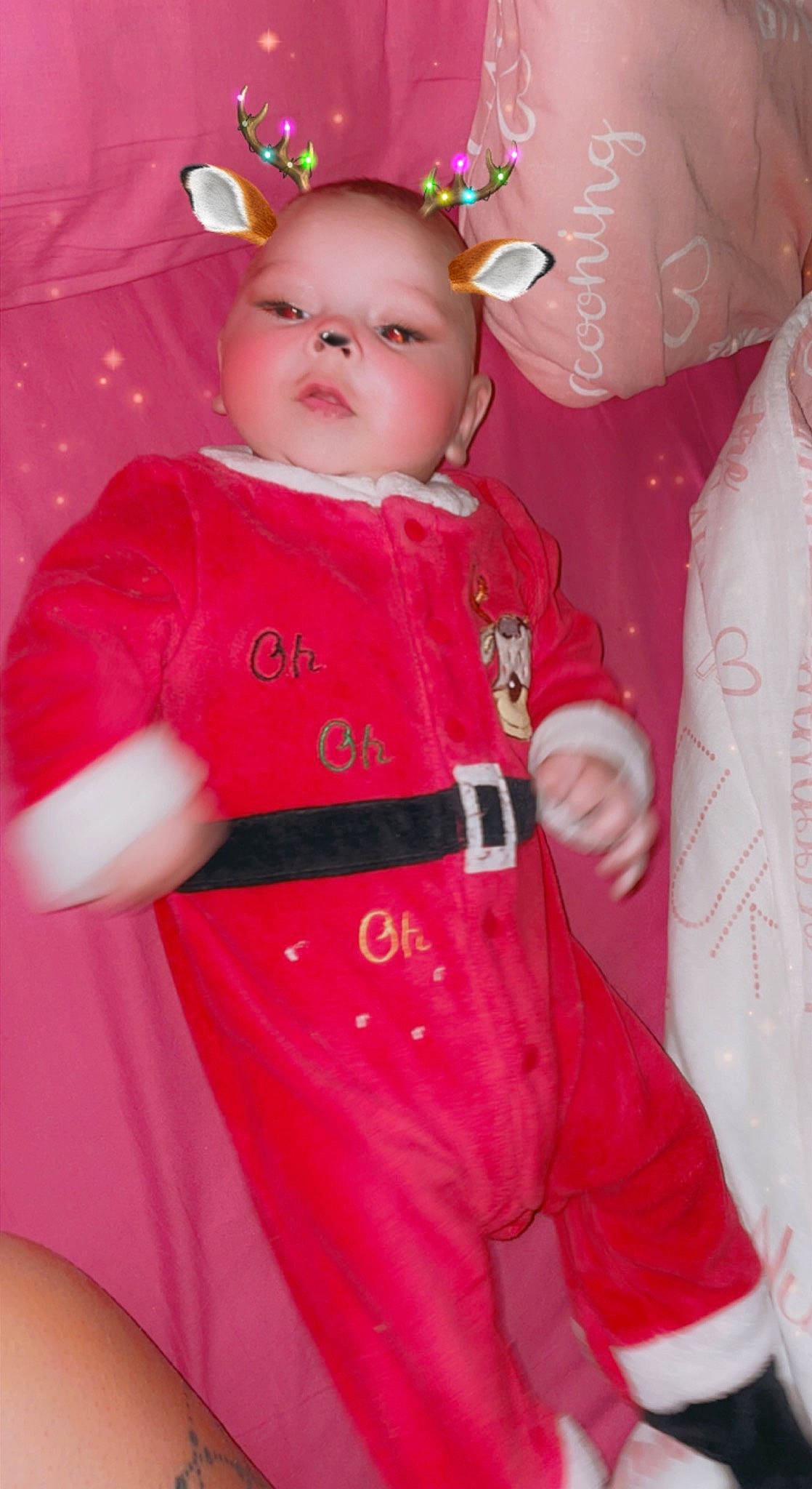 Lilyo participe au concours pour gagner de l'argent avec cette photo : baby, baby_toddler_clothing, cheek, child, embellishment, event, eye, face, fashion_accessory, fun, happy, head, magenta, pattern, person, pink, red, skin, sleeve, smile