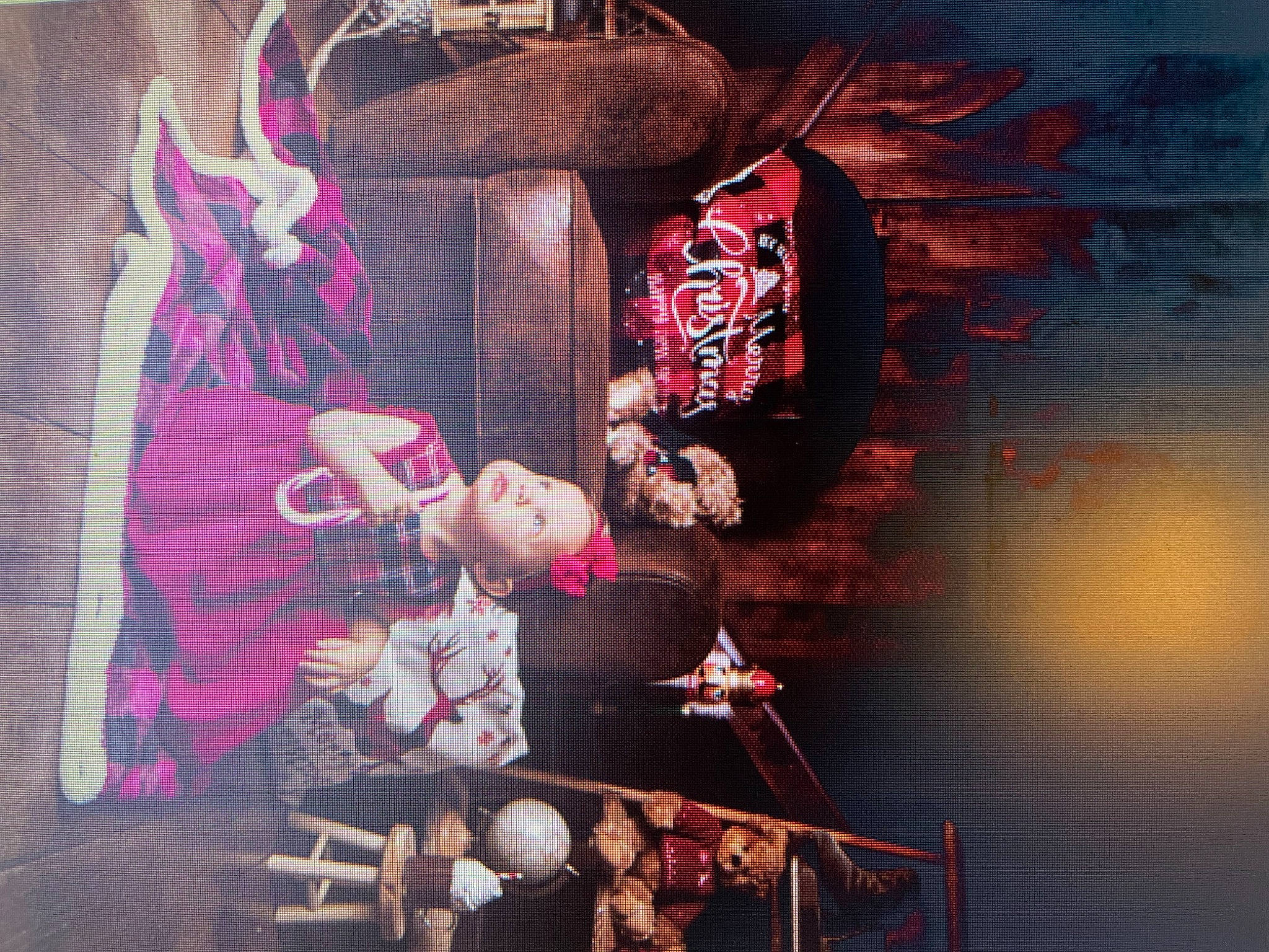 Lya a rejoint le concours — aidez-le/la à gagner de superbes lots ! art, artist, carmine, concert, entertainment, event, font, magenta, music, music_artist, music_venue, musical_instrument, musical_instrument_accessory, musician, performance_art, performing_arts, person, pink, pop_music, tints_and_shades