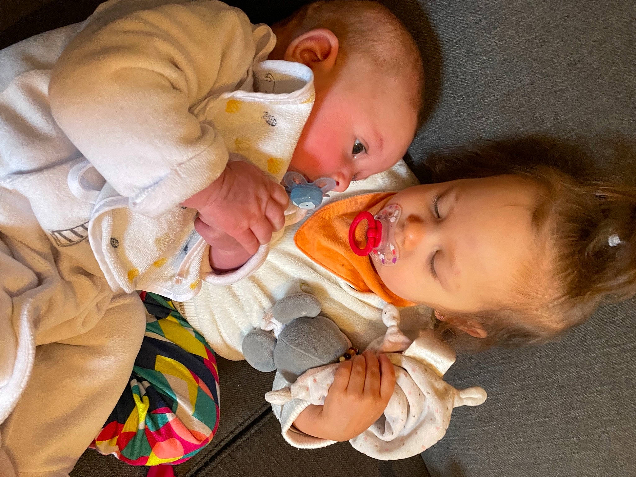 Lya a rejoint le concours — aidez-le/la à gagner de superbes lots ! baby, baby_products, baby_toddler_clothing, cheek, child, comfort, drinkware, ear, fun, hand, happy, head, human_body, mouth, nail, nose, orange, person, skin, smile