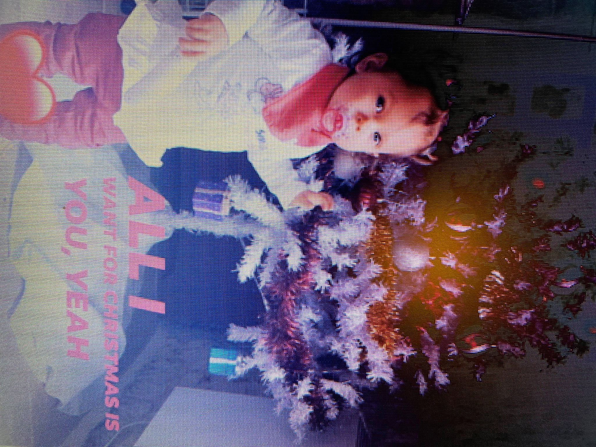 Lya participe au concours pour gagner de l'argent avec cette photo : art, electric_blue, event, flooring, font, line, magenta, organism, paint, pattern, person, pink, purple, room, sky, space, textile, tints_and_shades, tree, visual_arts