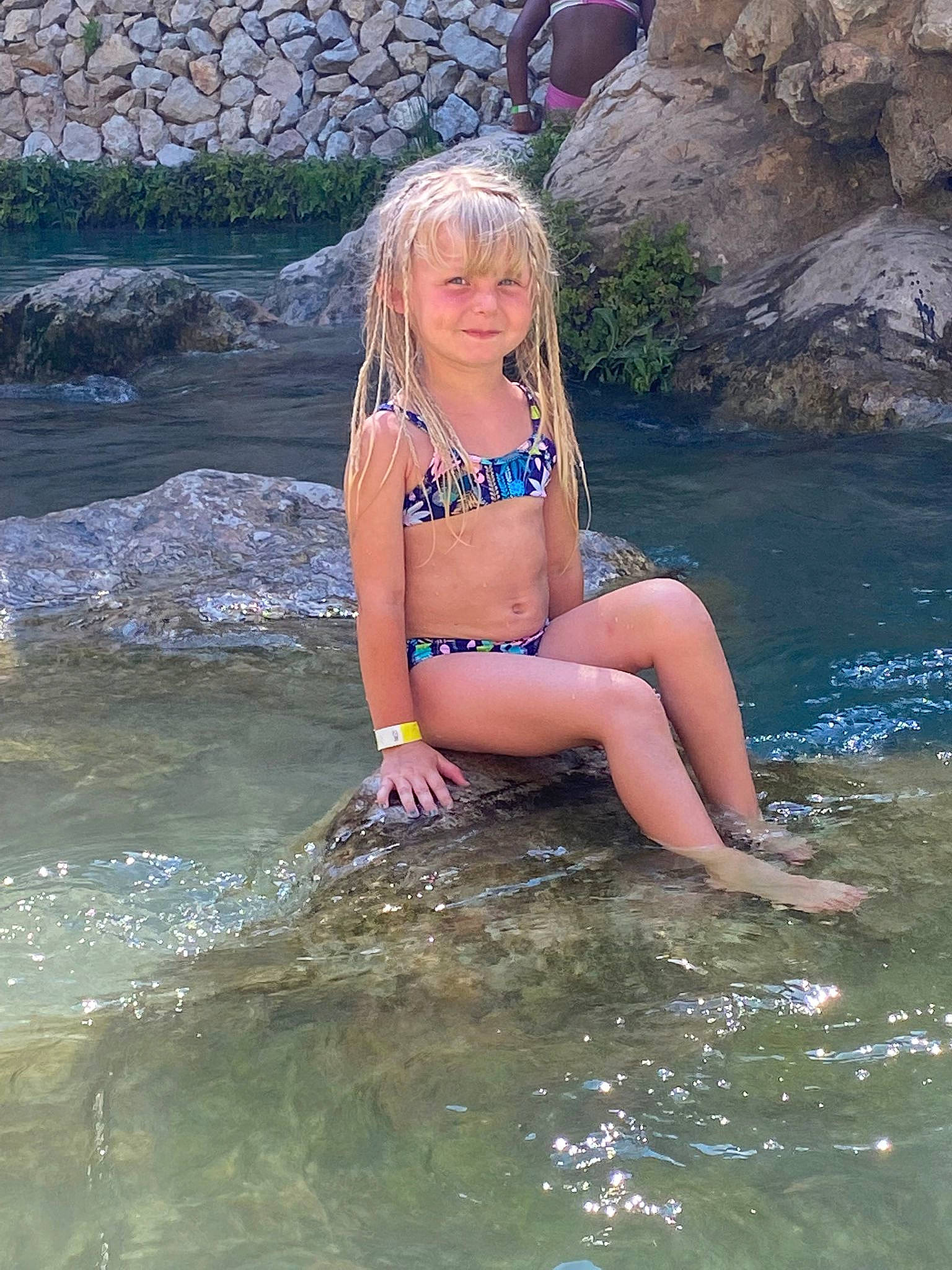 Nola participe au concours pour gagner de l'argent avec cette photo : azure, barefoot, bathing, beauty, brassiere, fun, happy, human_body, joy, lake, leg, leisure, lingerie, people_in_nature, person, recreation, summer, swimsuit_top, swimwear, thigh