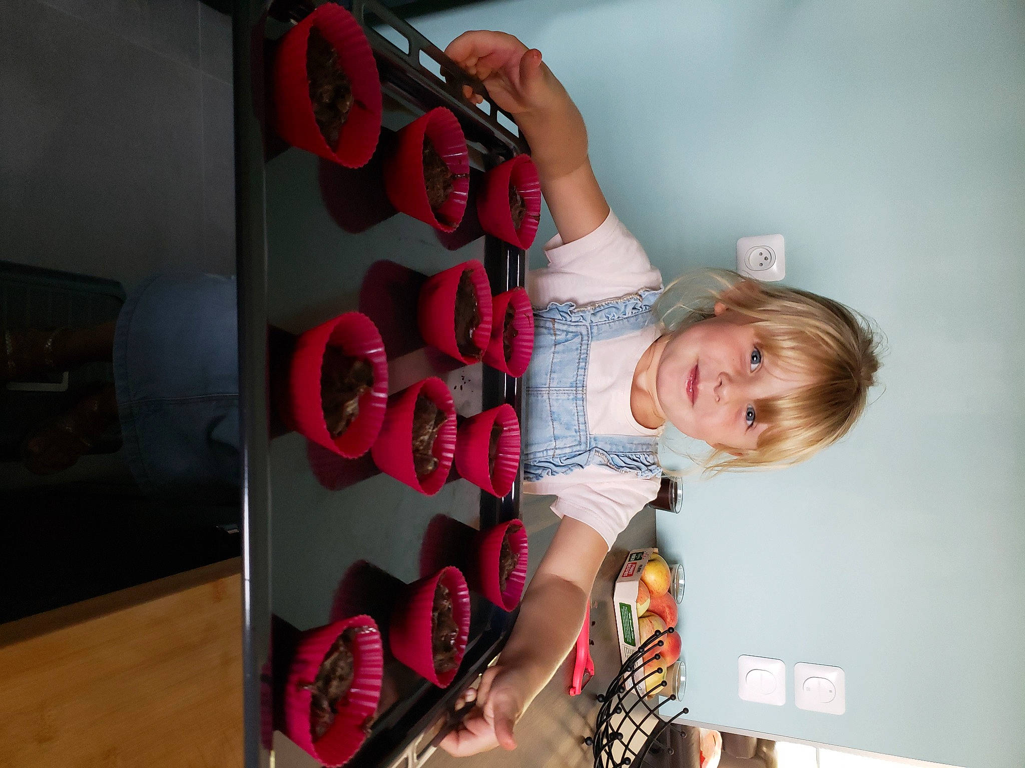Nola participe au concours pour gagner de l'argent avec cette photo : carmine, ceiling, child, elbow, eyewear, flooring, fun, happy, joy, magenta, nail, pattern, person, play, room, sandal, t_shirt, thigh, toddler, visual_arts