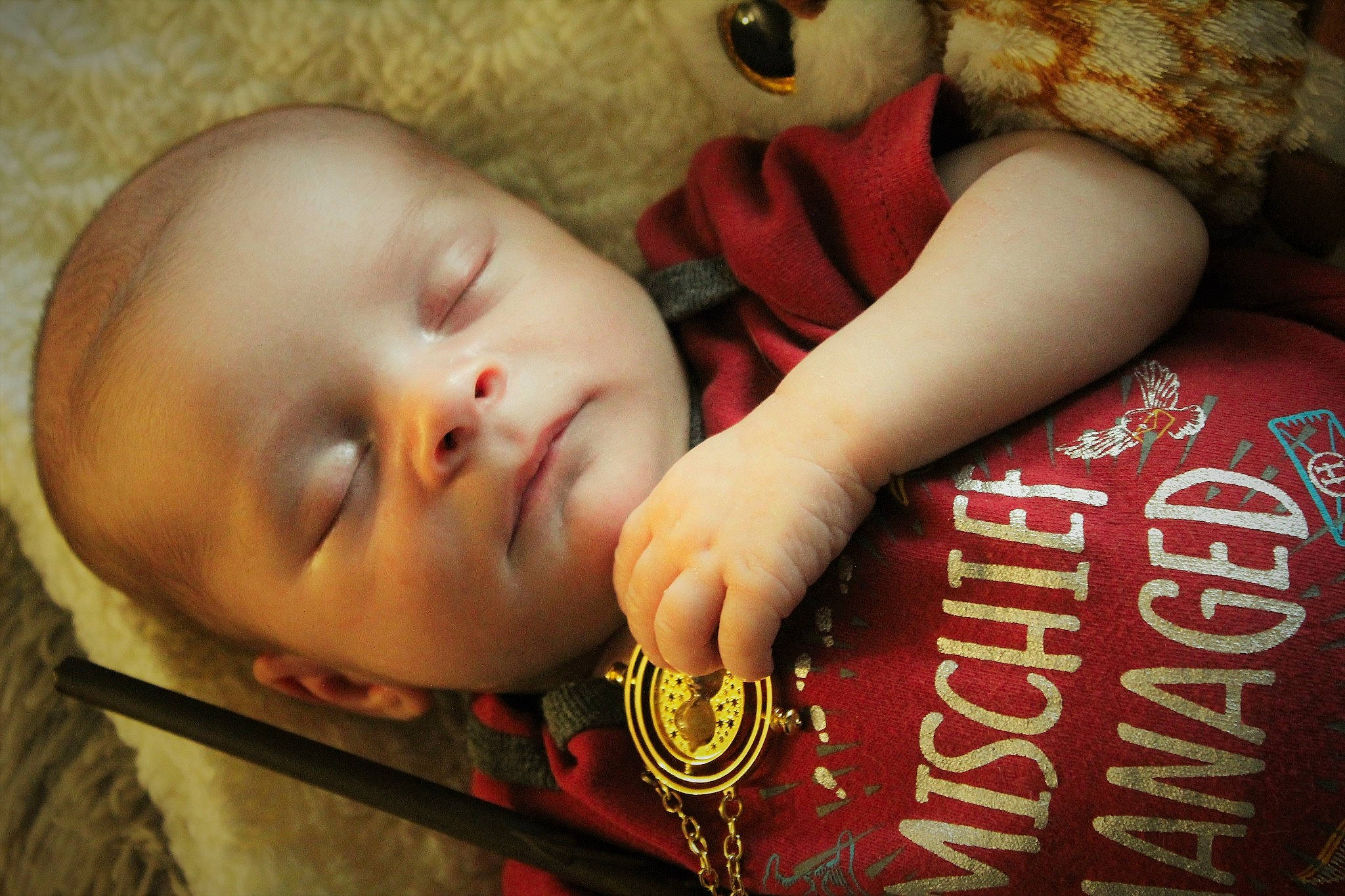 Kaysen is registered to the contest to win money with this photo: arm, brown, cheek, chin, eye, forehead, hand, head, human_body, lip, mammal, mouth, nose, organ, person, product, skin, sleeve, textile, vertebrate