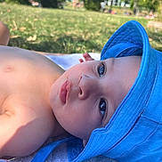 Ayoub participe au concours pour gagner de l'argent avec cette photo : baby, baby_skin, blue_hat, child, closeup, daylight, eyes, face, grass, headwear, infant, nature, outdoor, portrait, relaxing, skin, summer, sun_hat, towel, young_child