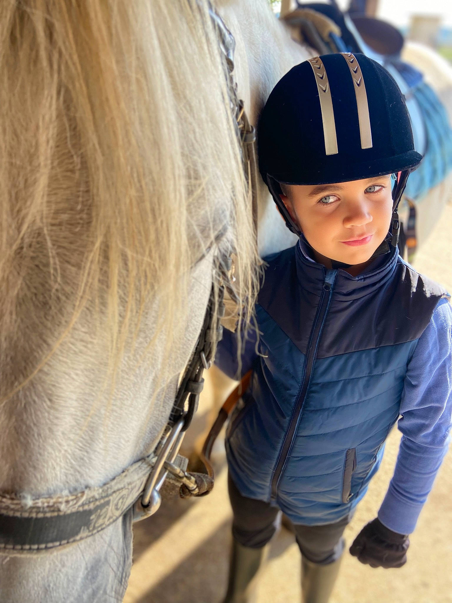 Paul a rejoint le concours — aidez-le/la à gagner de superbes lots ! baseball_cap, beanie, cap, child, cool, electric_blue, fashion_accessory, fun, gesture, happy, headgear, headwear, knit_cap, landscape, outerwear, person, personal_protective_equipment, recreation, selfie, sleeve