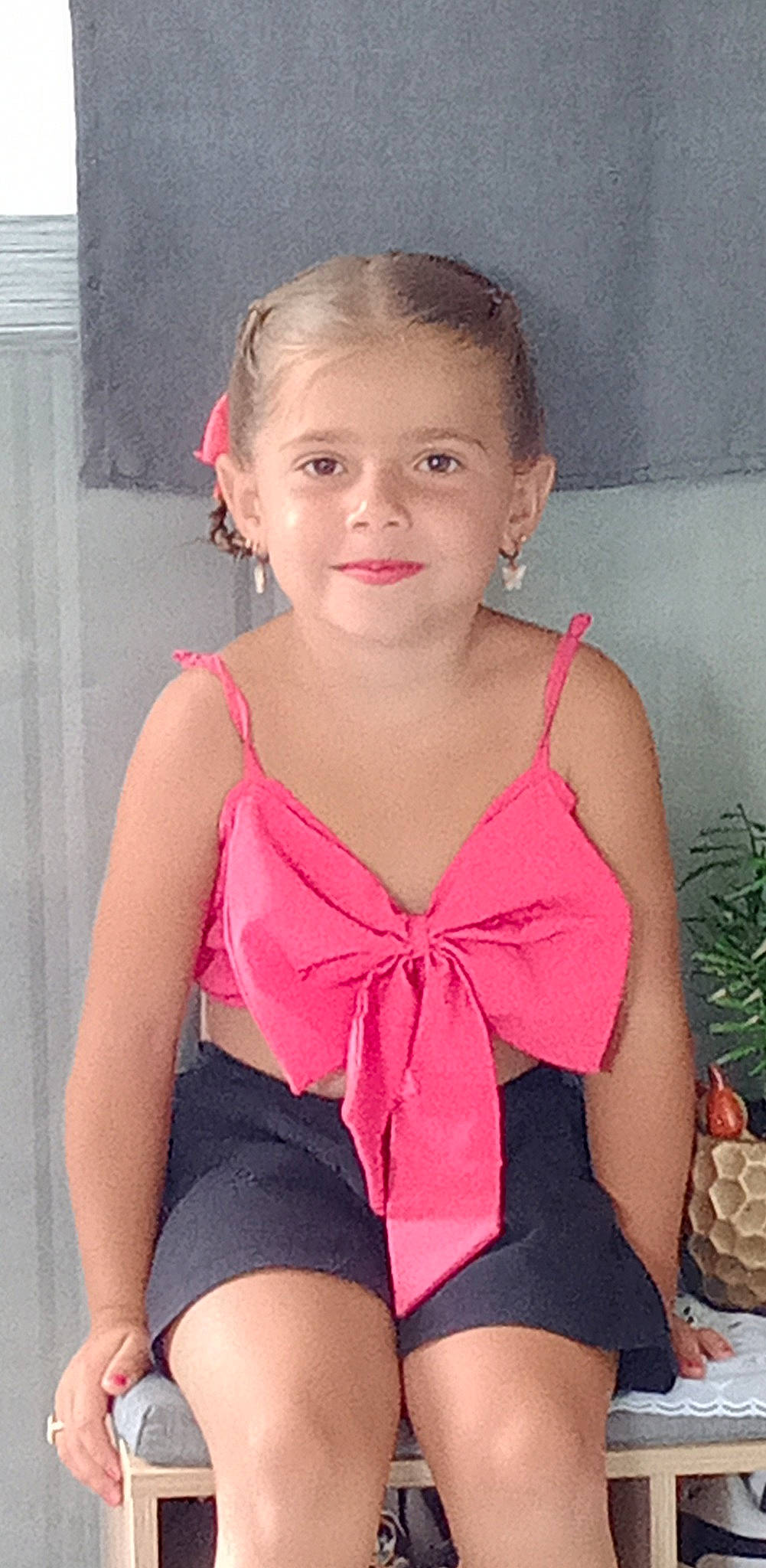 Madyson a rejoint le concours — aidez-le/la à gagner de superbes lots ! baby_toddler_clothing, chest, eye, face, flowerpot, hair, head, human_body, joy, leg, lingerie_top, neck, one_piece_swimsuit, person, pink, plant, shoulder, sleeve, swimwear, thigh