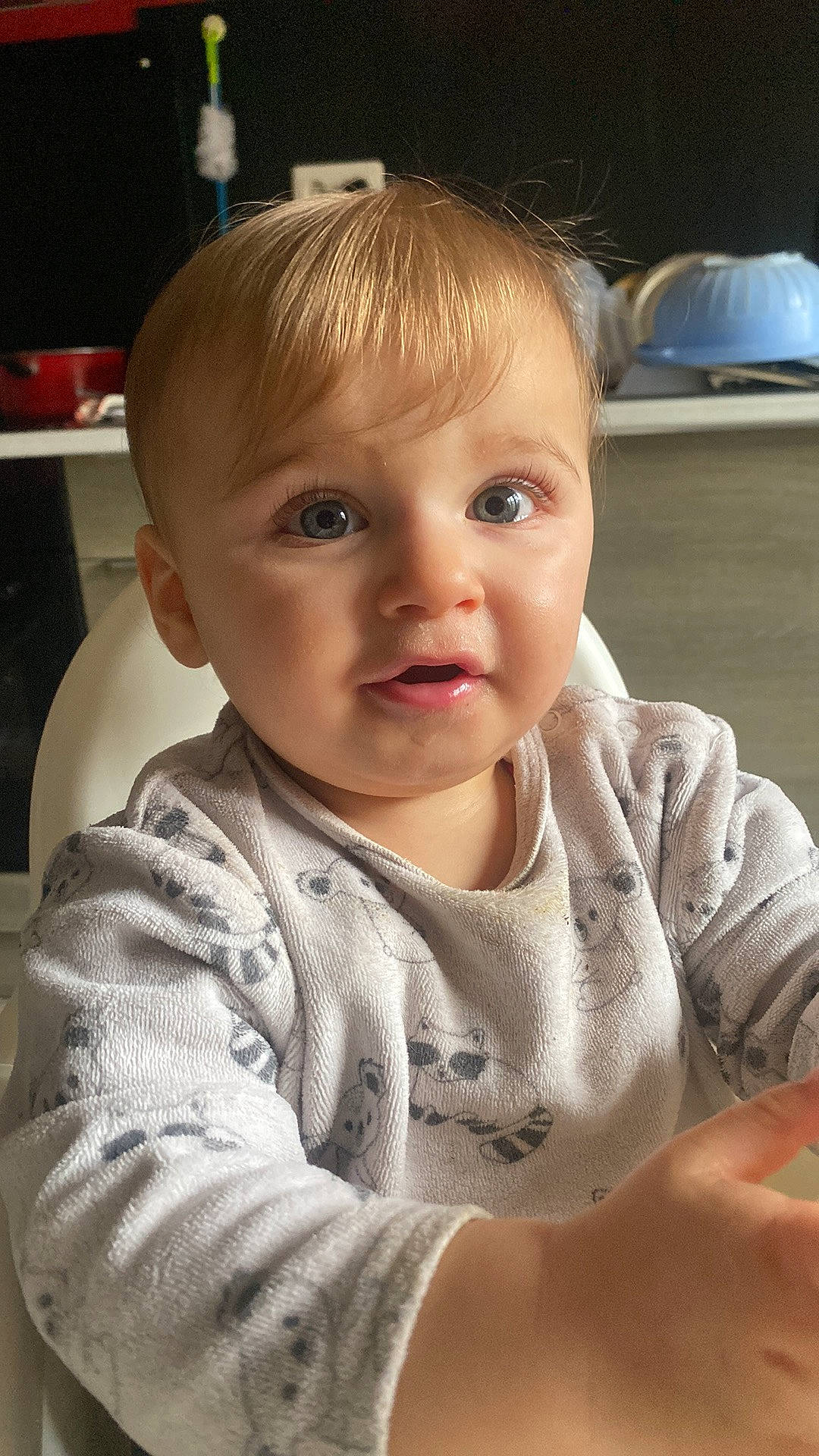 Julian participe au concours pour gagner de l'argent avec cette photo : arm, baby, baby_toddler_clothing, cheek, child, chin, clothing, comfort, eyelash, facial_expression, gesture, hairstyle, iris, lip, nose, person, skin, sleeve, smile, standing