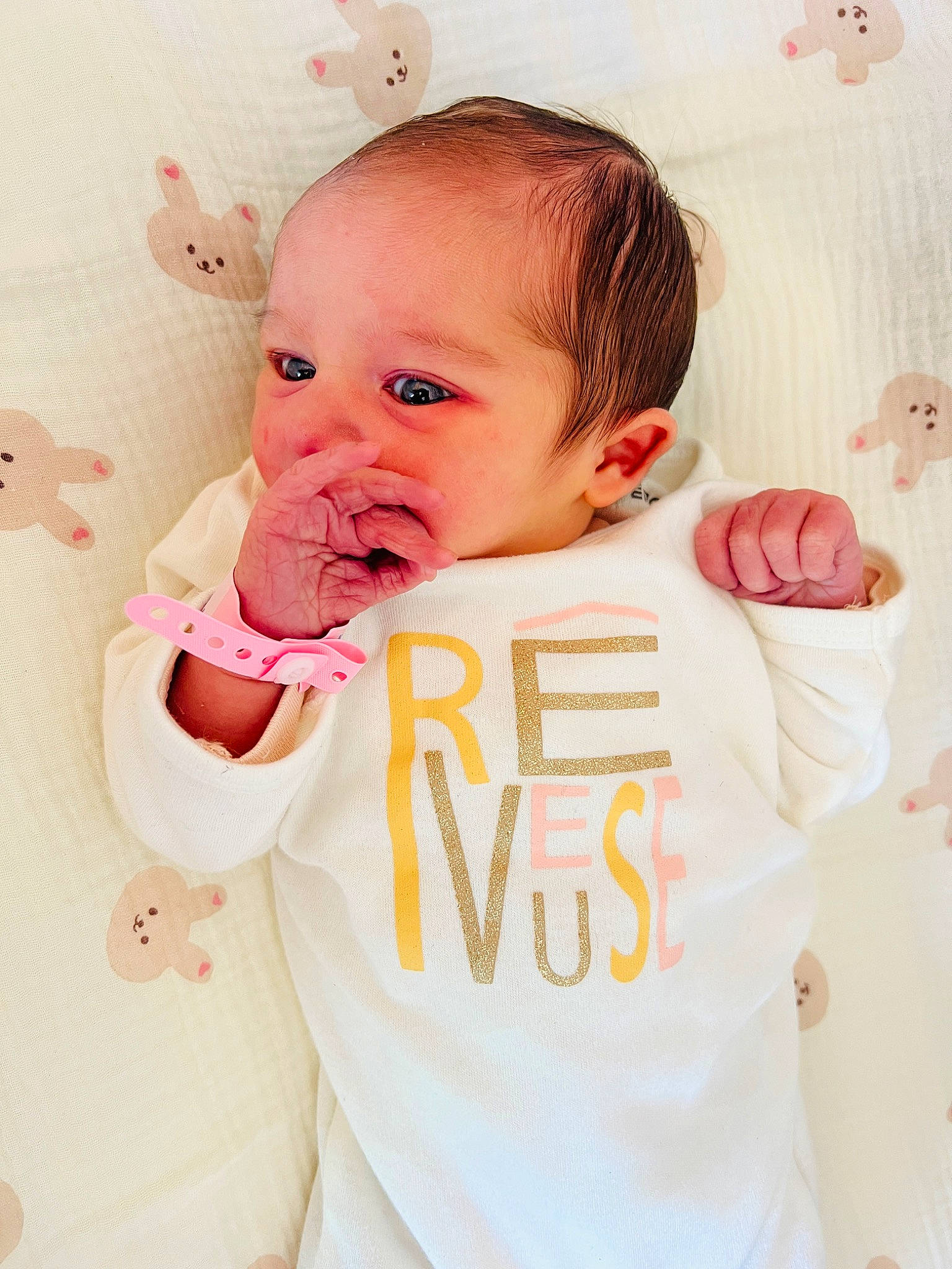 Jade participe au concours pour gagner de l'argent avec cette photo : baby, baby_toddler_clothing, cheek, child, collar, comfort, drinkware, eyelash, finger, gesture, happy, lip, neck, person, pink, skin, sleeve, standing, textile, toddler