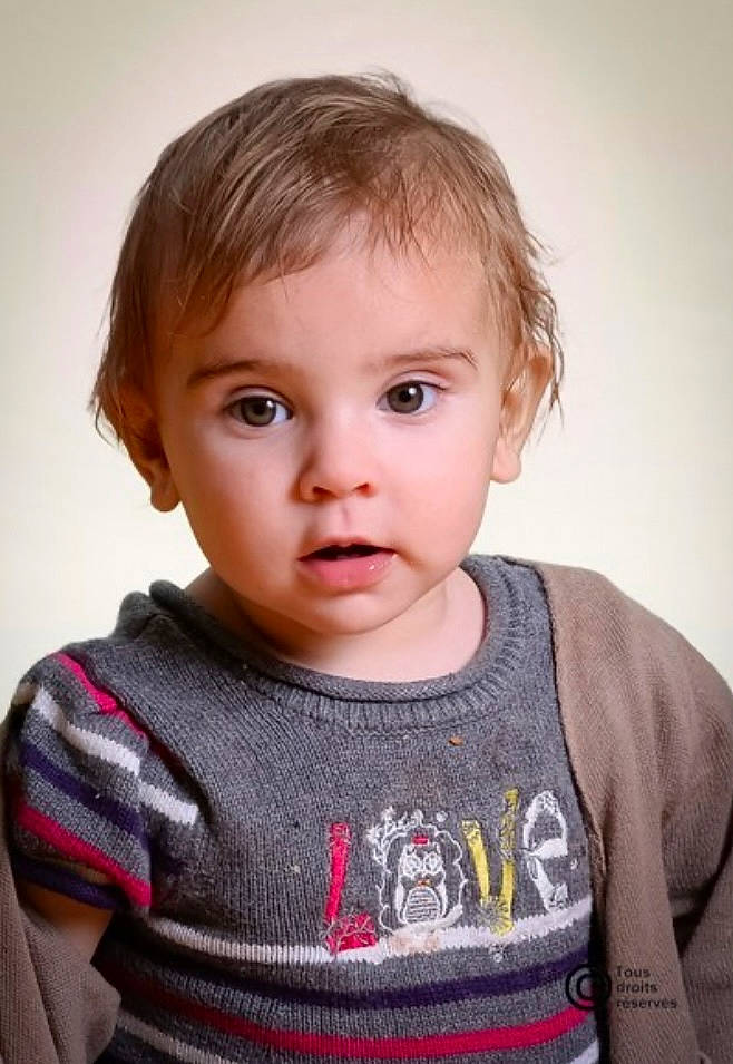 Ashley participe au concours pour gagner de l'argent avec cette photo : baby, baby_toddler_clothing, cheek, child, chin, eyelash, facial_expression, iris, lip, neck, nose, organ, pattern, person, portrait_photography, skin, sleeve, t_shirt, toddler, top