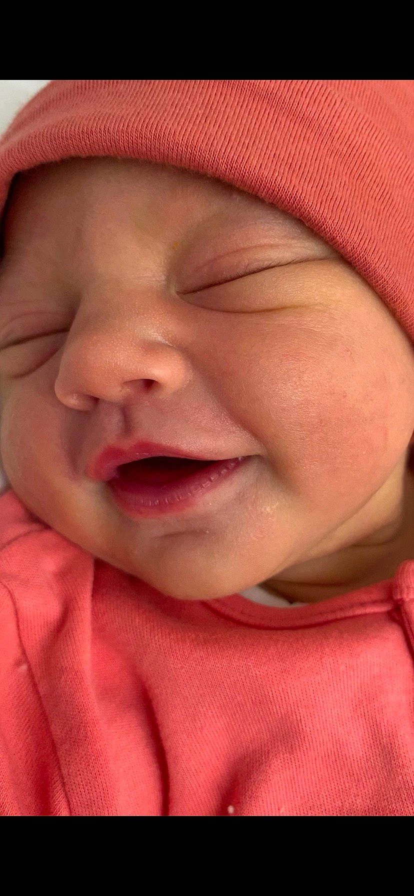 Medeea participe au concours pour gagner de l'argent avec cette photo : baby, cheek, chin, comfort, eye, eyebrow, eyelash, finger, gesture, happy, headwear, human_body, lip, mouth, neck, nose, person, pink, red, skin