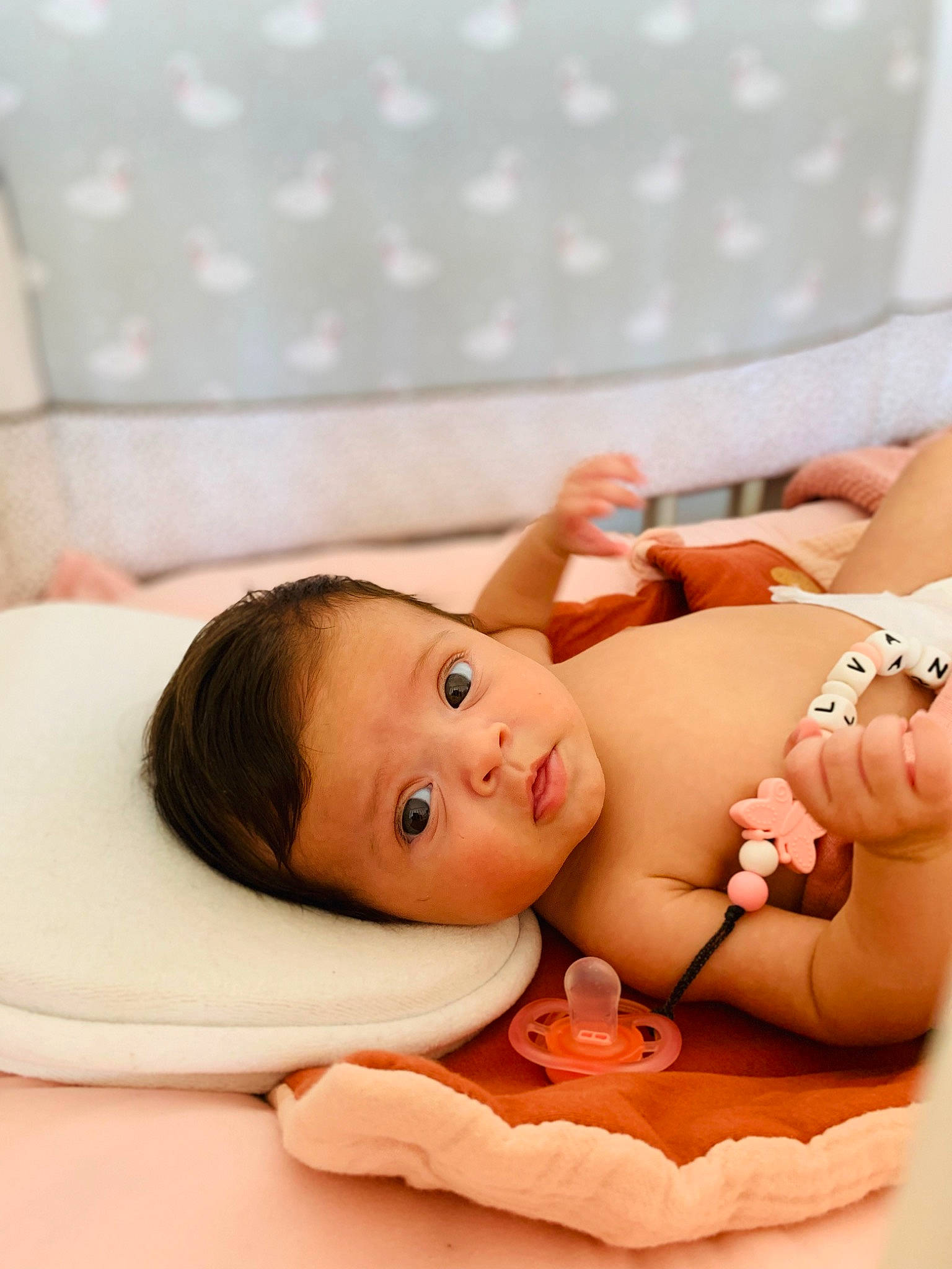 Elvana a rejoint le concours — aidez-le/la à gagner de superbes lots ! abdomen, arm, baby, baby_products, baby_toddler_clothing, bathing, cheek, chest, child, comfort, eye, finger, happy, human_body, peach, person, room, skin, stomach, thigh