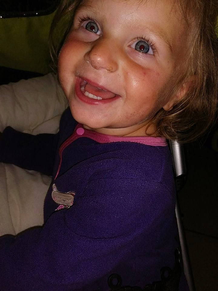 Juliette participe au concours pour gagner de l'argent avec cette photo : cheek, ear, eye, eyebrow, eyelash, face, forehead, hair, head, human_body, iris, jaw, lip, mouth, nose, outerwear, person, skin, sleeve, smile