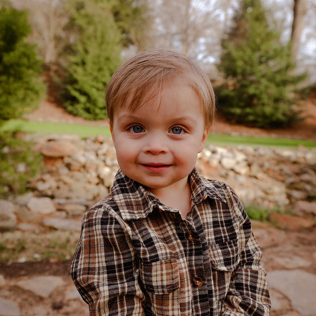 Boden is registered to the contest to win money with this photo: bodypart, boy, child, clothing, face, finger, flagstone, hand, happy, head, male, path, person, photography, plant, portrait, shirt, smile, tree, walkway
