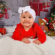 Lyana participe au concours pour gagner de l'argent avec cette photo : baby, blanket, celebration, child, christmas_decorations, christmas_tree, cute, festive, happy, headband, holiday, indoors, portrait, presents, red_clothing, seasonal, smile, teddy_bear, white_bow, winter