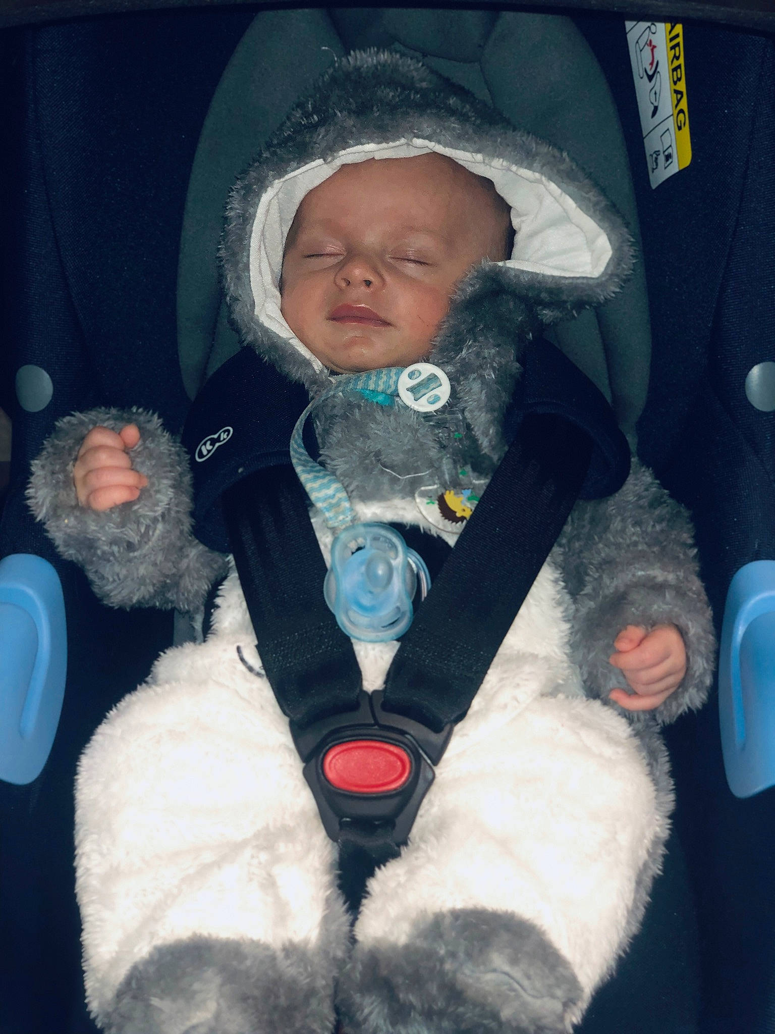 Sohan participe au concours pour gagner de l'argent avec cette photo : auto_part, baby, baby_in_car_seat, baby_products, baby_safety, baby_toddler_clothing, car_seat, cheek, child, comfort, eye, fun, glove, head, mouth, person, seat_belt, thumb, toddler, vehicle_door