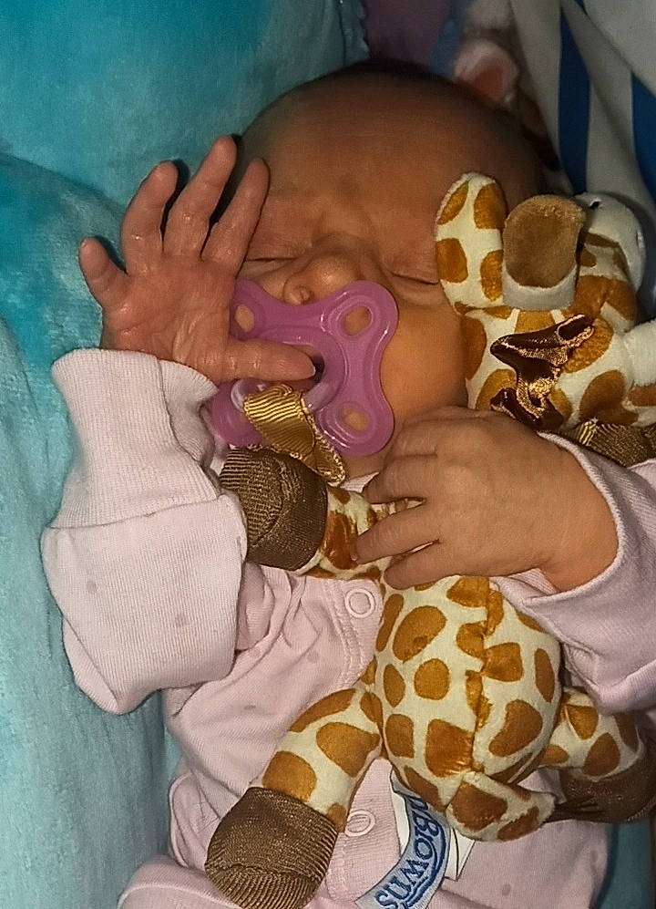 Thea is registered to the contest to win money with this photo: art, chest, child, eye, fawn, finger, gesture, giraffe, giraffidae, hand, headgear, human, illustration, joint, nail, neck, organism, pattern, thumb, wrist