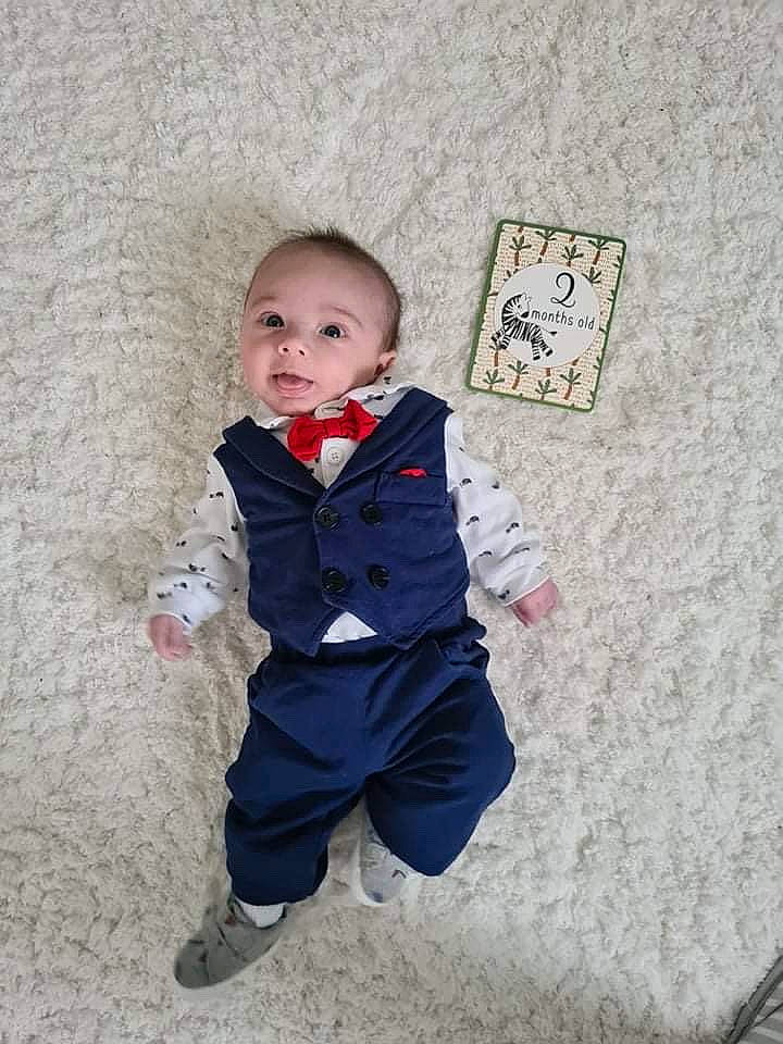 Noah participe au concours pour gagner de l'argent avec cette photo : baby, baby_toddler_clothing, carmine, child, concrete, costume, flash_photography, flooring, flower, formal_wear, fun, grey, happy, pattern, people_in_nature, person, plant, sitting, sleeve, standing