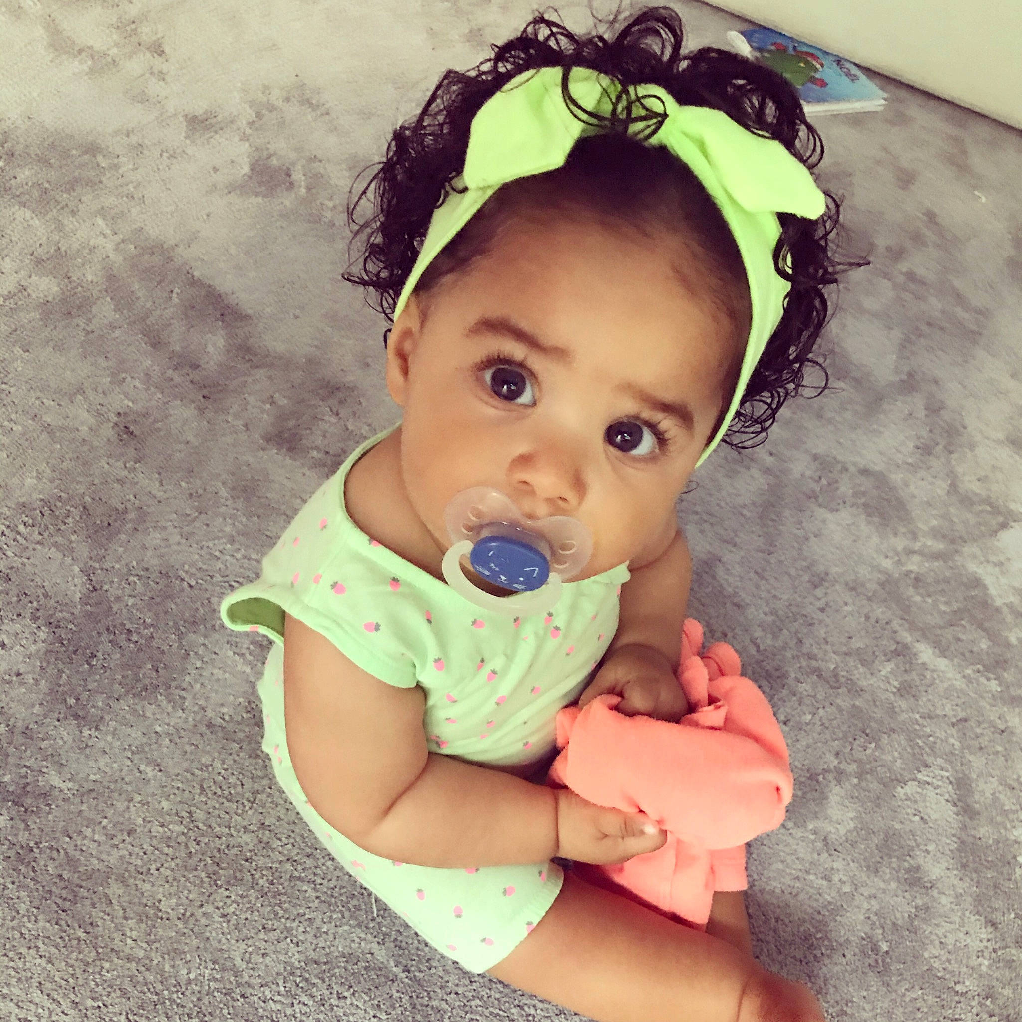 Emmy a rejoint le concours — aidez-le/la à gagner de superbes lots ! baby, baby_toddler_clothing, cap, cheek, chin, ear, eye, eyebrow, eyelash, face, hair, happy, head, headgear, iris, lip, neck, person, skin, sleeve