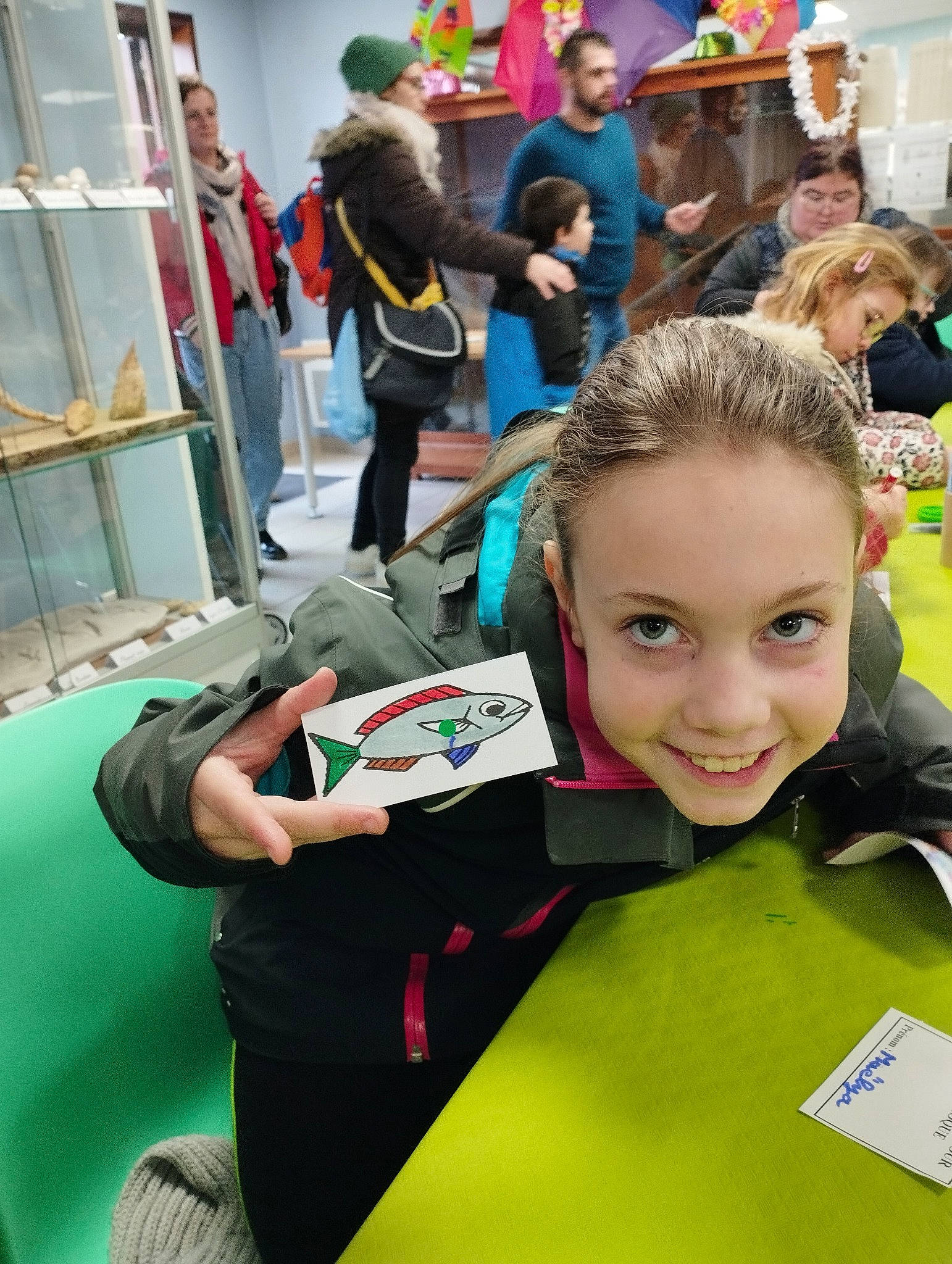 Maëlya a rejoint le concours — aidez-le/la à gagner de superbes lots ! backpack, bag, child, competition_event, costume, event, fun, happy, joy, leisure, luggage_and_bags, person, personal_protective_equipment, recreation, room, shorts, sitting, smile, t_shirt, team