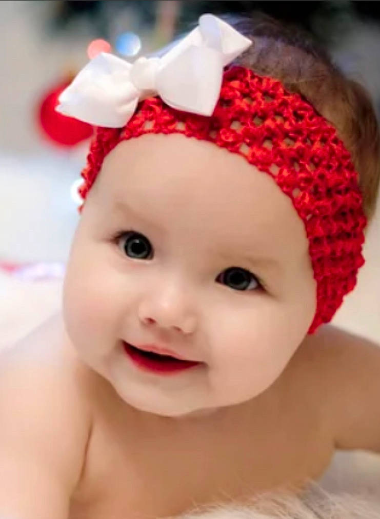 Melina a rejoint le concours — aidez-le/la à gagner de superbes lots ! baby, baby_toddler_clothing, cap, cheek, chin, costume_hat, eye, eyebrow, eyelash, facial_expression, happy, headband, headgear, headpiece, headwear, iris, joy, lip, person, pink