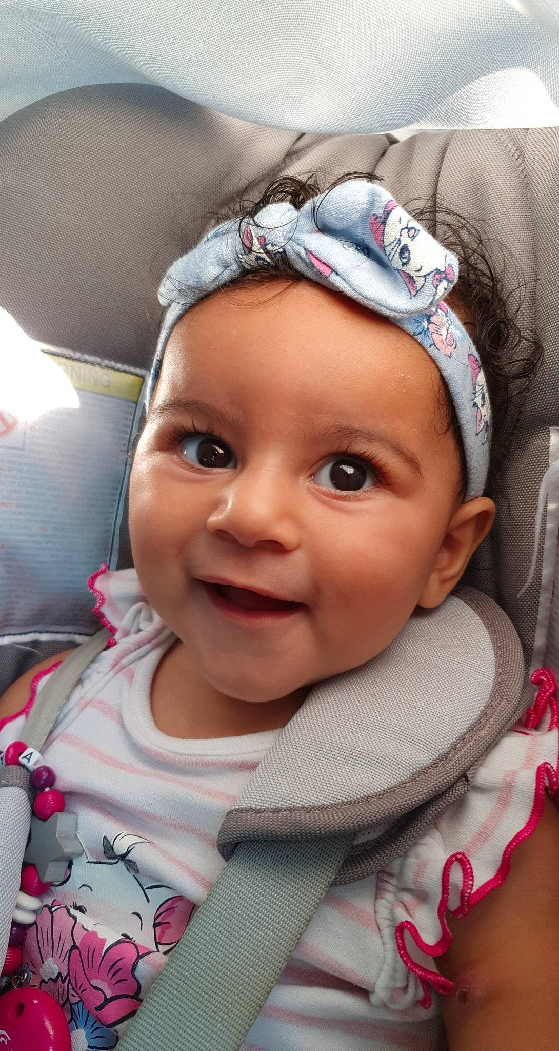 Inaya participe au concours pour gagner de l'argent avec cette photo : baby, baby_products, baby_toddler_clothing, cheek, child, costume_accessory, eye, eyebrow, forehead, hair_accessory, happy, headband, headgear, headpiece, headwear, iris, lip, mouth, nose, person