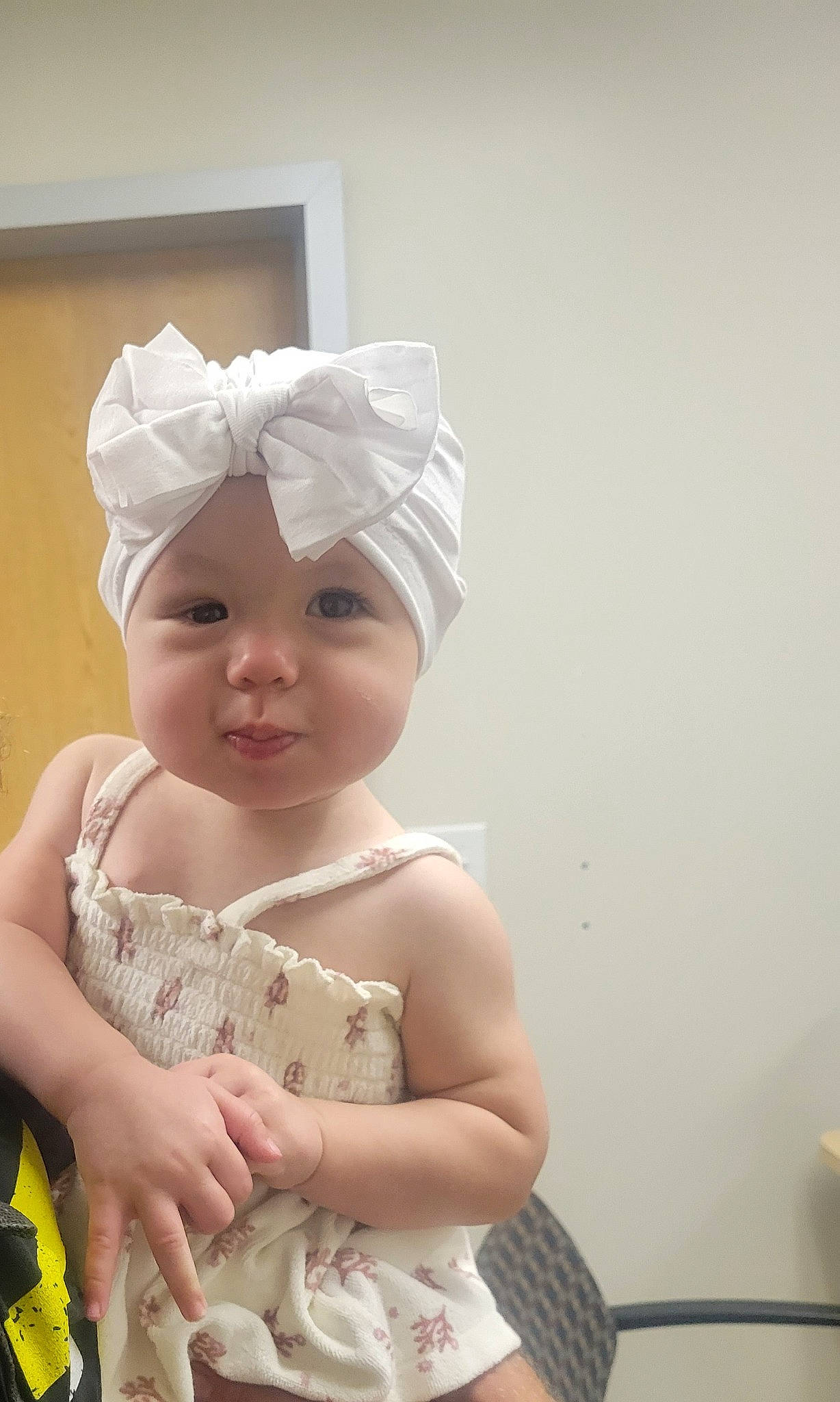 Kynnidi is registered to the contest to win money with this photo: baby, baby_toddler_clothing, cap, child, costume_hat, dress, eye, fashion_accessory, flash_photography, fun, hair_accessory, happy, head, headband, headpiece, headwear, person, sitting, skin, sleeve