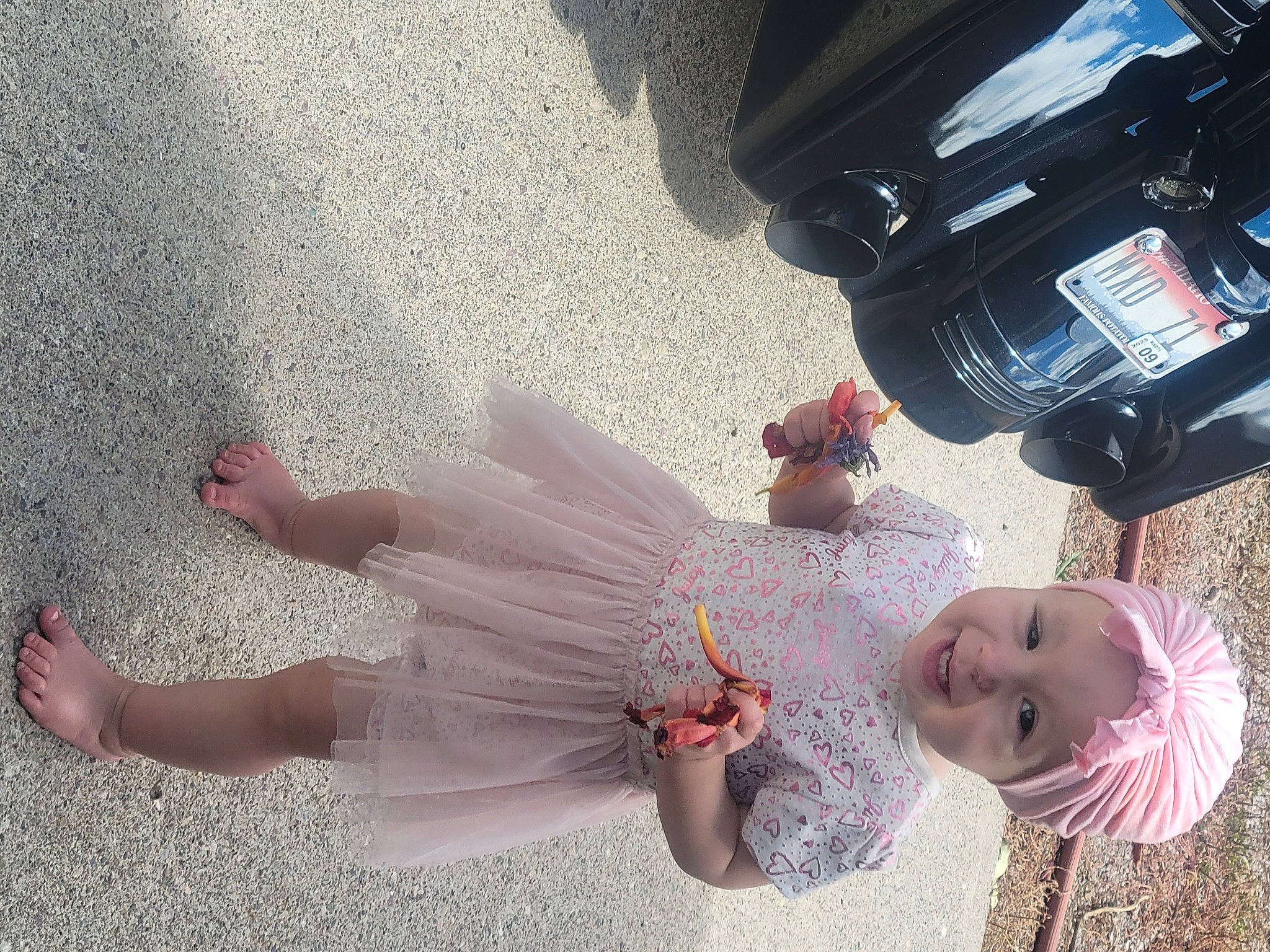 Kynnidi is registered to the contest to win money with this photo: auto_part, automotive_exterior, automotive_lighting, automotive_tire, bridal_accessory, bumper, cameras_optics, costume, day_dress, dress, family_car, fun, happy, headwear, joy, mythical_creature, person, petal, toddler, toy