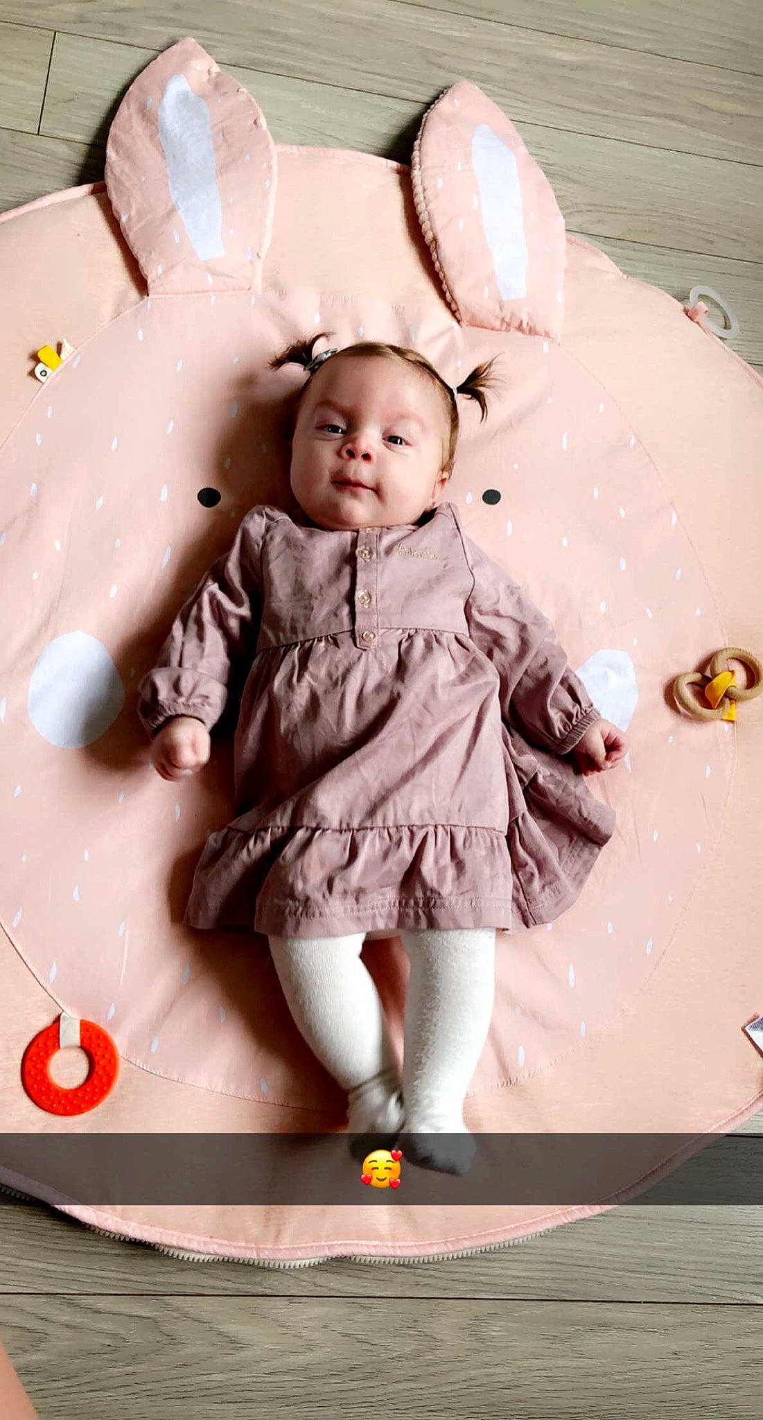 Talia a rejoint le concours — aidez-le/la à gagner de superbes lots ! baby, baby_toddler_clothing, cheek, child, design, dress, fun, happy, magenta, pattern, peach, person, photograph, pink, room, ruffle, sitting, sleeve, smile, toddler