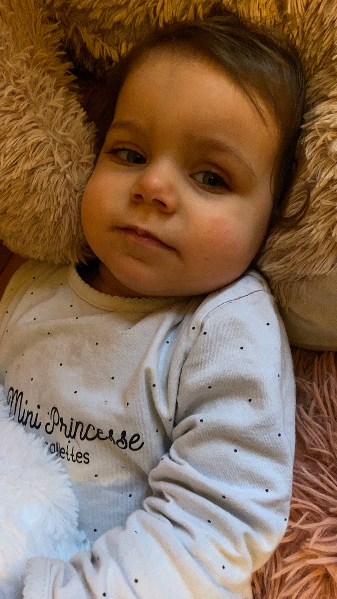 Louanna participe au concours pour gagner de l'argent avec cette photo : baby, baby_toddler_clothing, cheek, child, eye, eyebrow, fur, hair, happy, iris, lip, nose, outerwear, people_in_nature, person, skin, sleeve, smile, textile, toddler