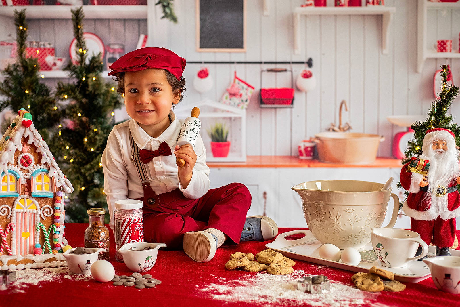 Elias is registered to the contest to win money with this photo: christmas, christmas_decoration, christmas_eve, christmas_ornament, christmas_tree, costume_hat, decoration, event, happy, headwear, holiday, houseplant, interior_design, joy, ornament, person, red, serveware, smile, tableware