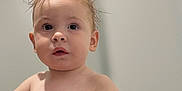 Ethan a rejoint le concours — aidez-le/la à gagner de superbes lots ! baby, bath_time, child, closeup, curious, cute, expression, face, hand, home, indoor, infant, person, portrait, skin, soft_light, towel, wet_hair, wrapped, young