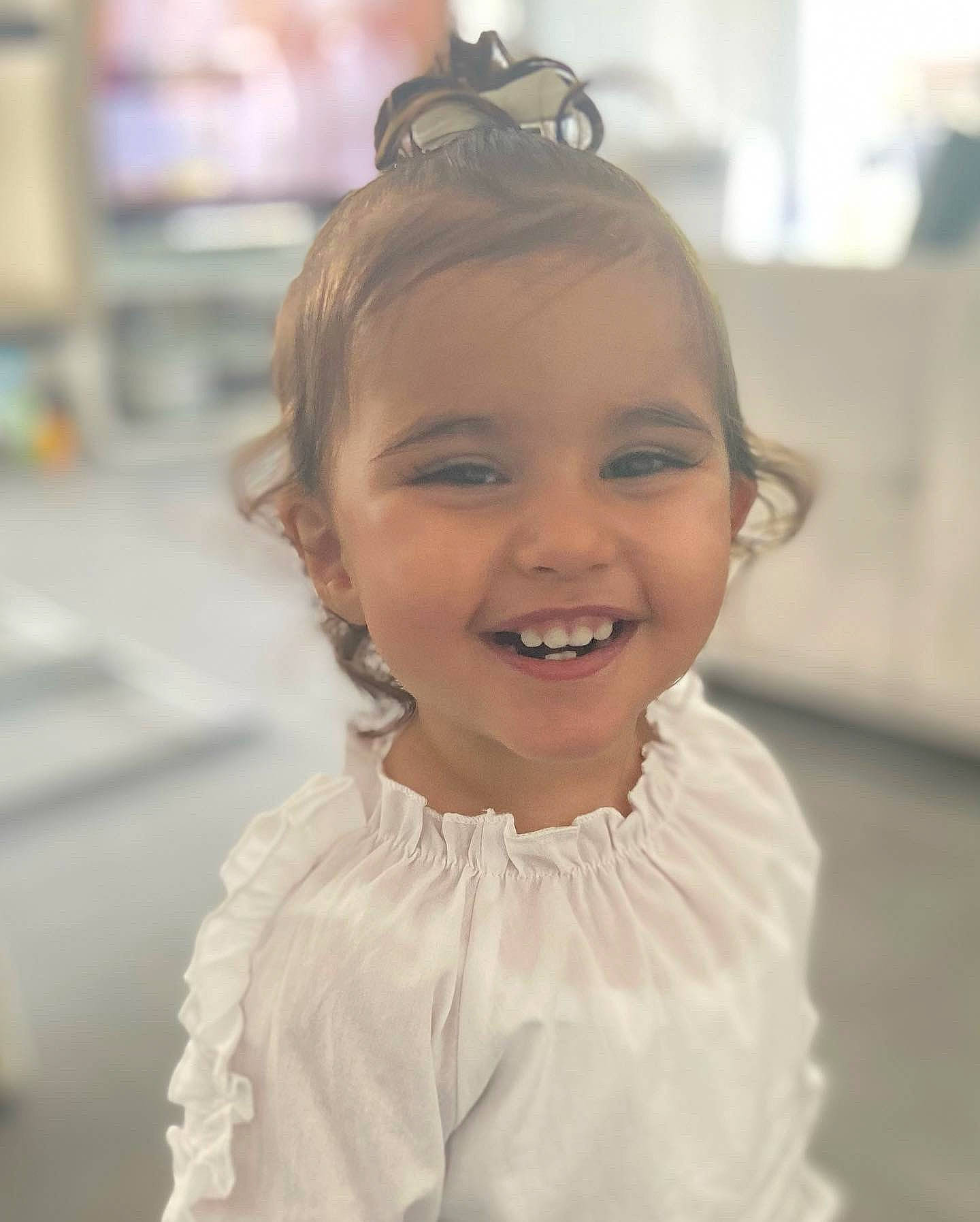 Ilyana a rejoint le concours — aidez-le/la à gagner de superbes lots ! bridal_accessory, child, day_dress, dress, event, eyelash, fashion_design, gesture, goggles, hair_accessory, happy, headgear, headpiece, iris, jewellery, joy, neck, person, shoulder, smile