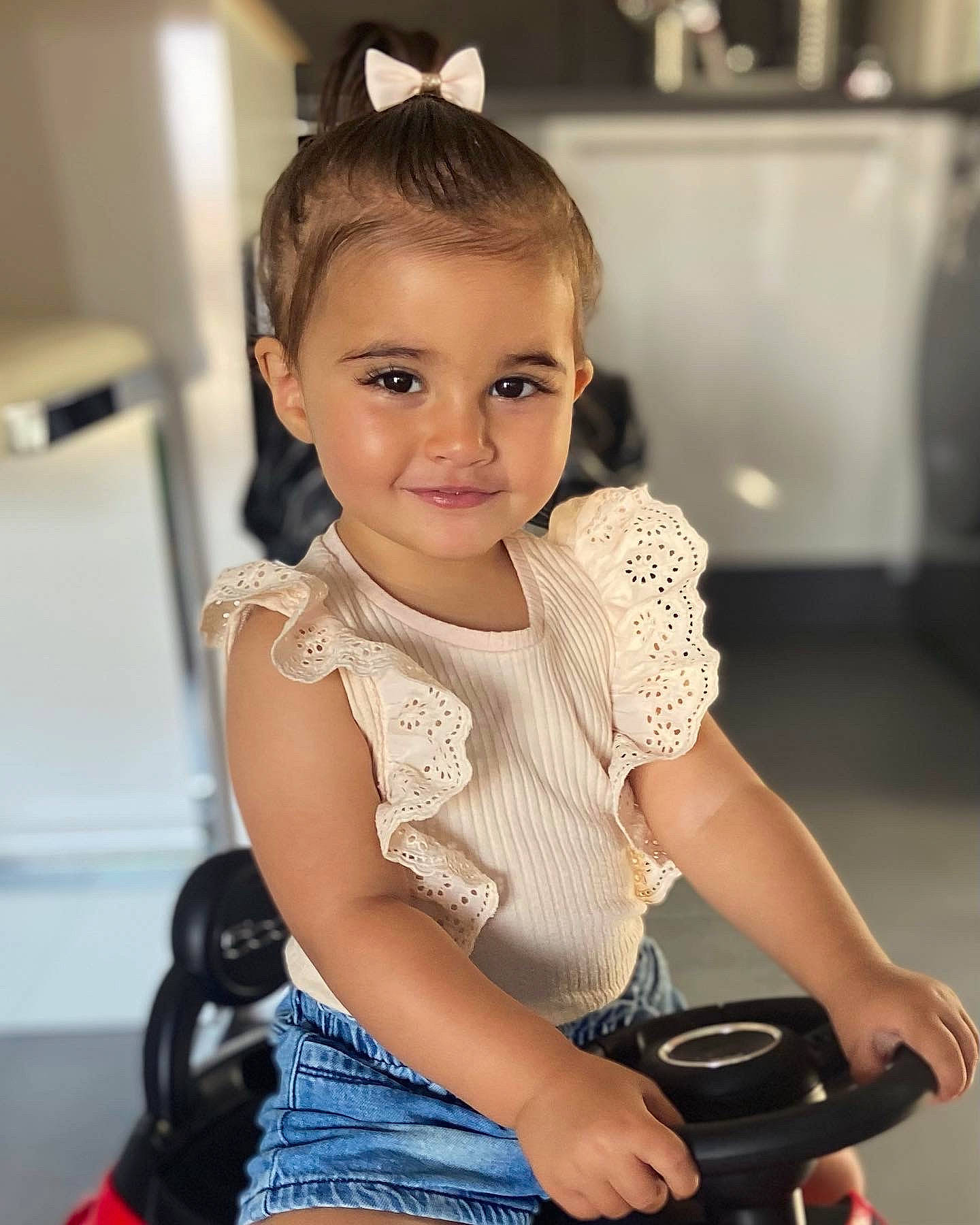 Ilyana participe au concours pour gagner de l'argent avec cette photo : arm, dress, eyelash, flash_photography, hair, hand, happy, human_body, jeans, joy, neck, person, photograph, shorts, shoulder, skin, sleeve, smile, toddler, trunk