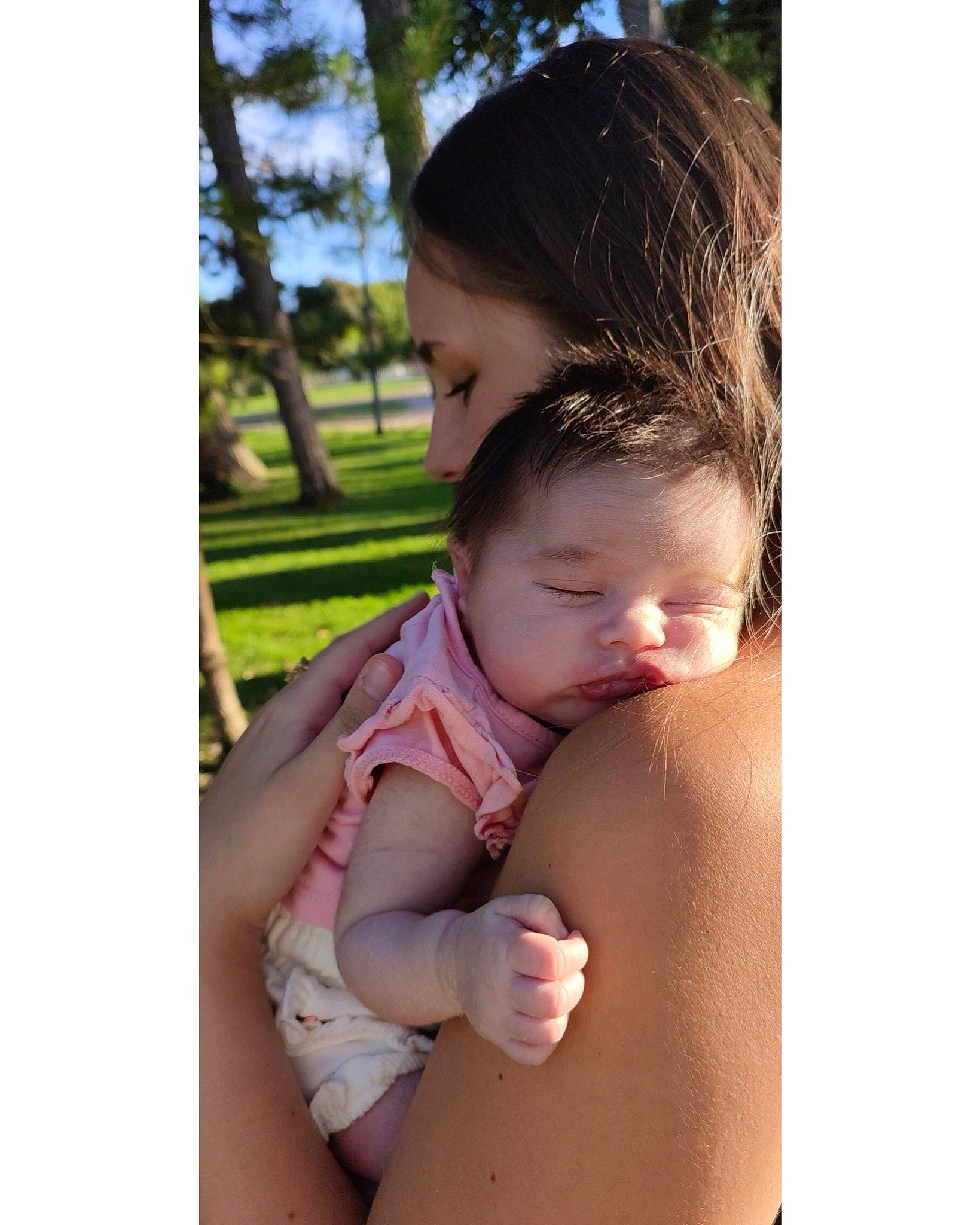 Téana participe au concours pour gagner de l'argent avec cette photo : arm, baby, baby_toddler_clothing, black_hair, child, elbow, eye, face, finger, gesture, grass, hand, happy, human_body, people_in_nature, person, plant, skin, toddler, tree