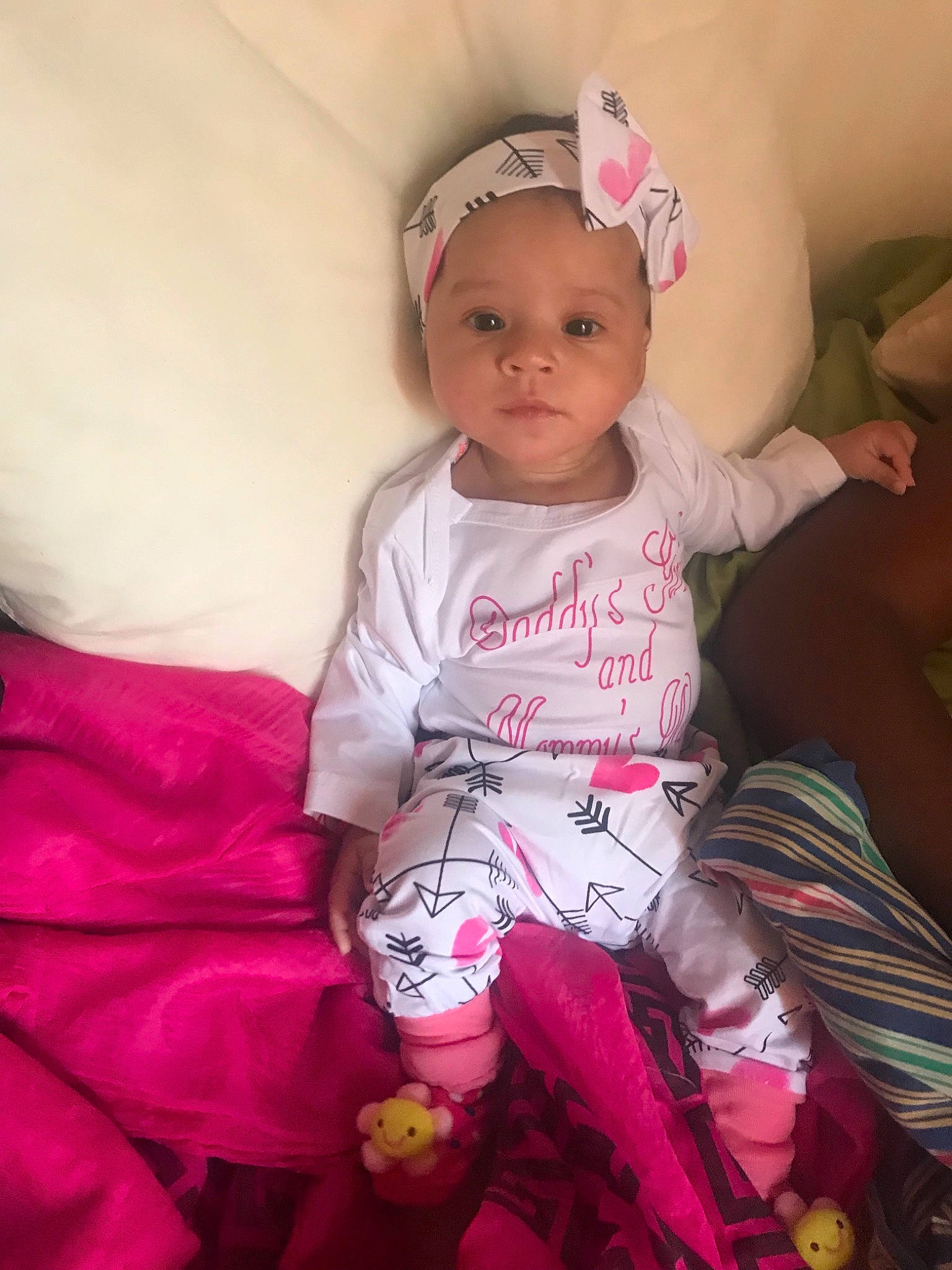 Keïssy a rejoint le concours — aidez-le/la à gagner de superbes lots ! baby_products, beauty, child, cool, day, eye, girl, hair_accessory, headband, headgear, infant, iris, magenta, person, pink, product, skin, smile, textile, toddler