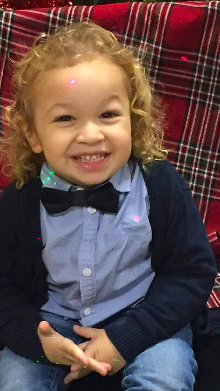 Wacil a rejoint le concours — aidez-le/la à gagner de superbes lots ! blond, cheek, child, child_model, cool, day, facial_expression, fun, girl, hair, hairstyle, head, human_hair_color, joy, long_hair, organ, person, plaid, product, skin