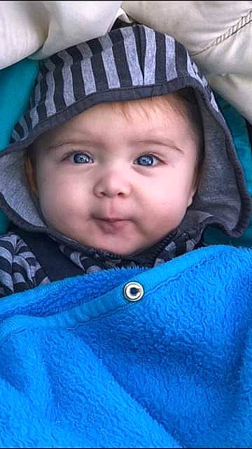 Axel a rejoint le concours — aidez-le/la à gagner de superbes lots ! baby, blue, cheek, child, chin, close_up, cool, eye, eyebrow, face, facial_expression, head, iris, lip, nose, outerwear, person, product, skin, smile