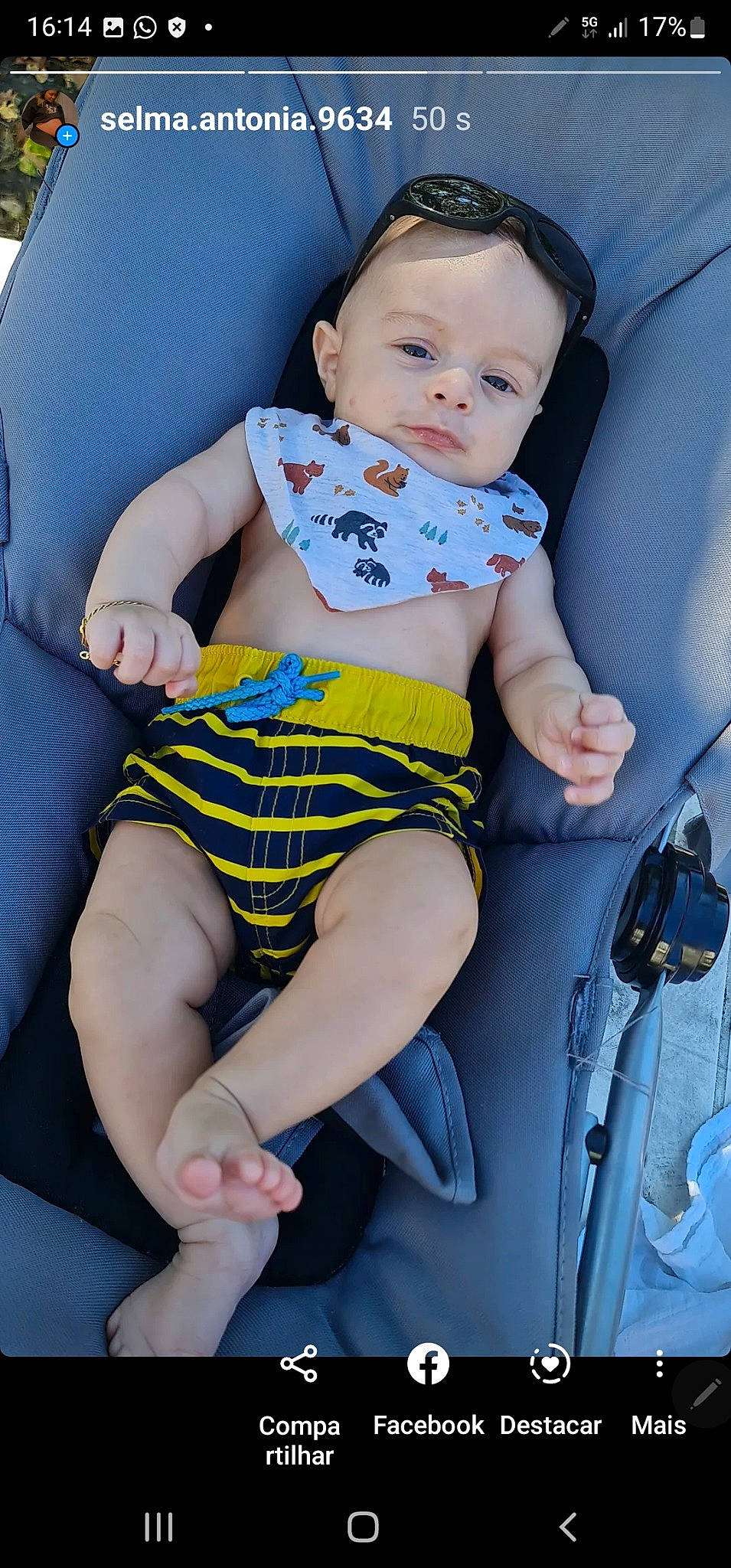 Lohan participe au concours pour gagner de l'argent avec cette photo : baby, baby_toddler_clothing, blue, comfort, eye, finger, head, human_body, joint, knee, leg, mouth, neck, person, skin, stomach, thigh, toddler, waist, white