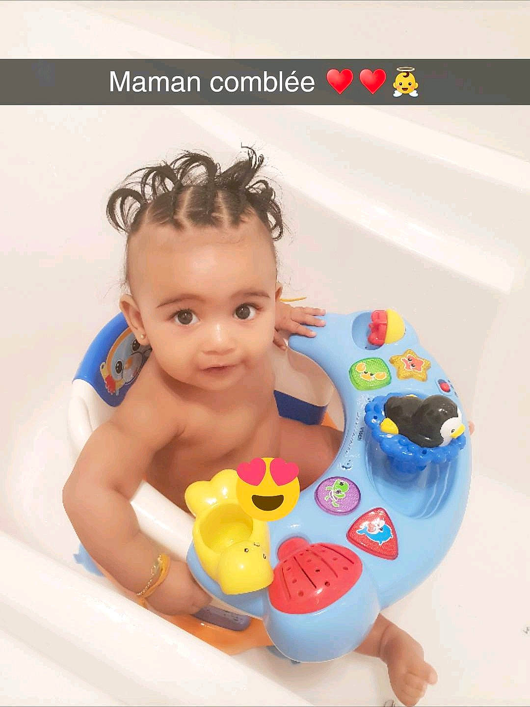 Lianna a rejoint le concours — aidez-le/la à gagner de superbes lots ! baby, baby_bathing, baby_playing_with_toys, baby_products, baby_toys, bath_toy, bathing, bathtub, child, fun, person, play, potty_training, product, toddler, toy