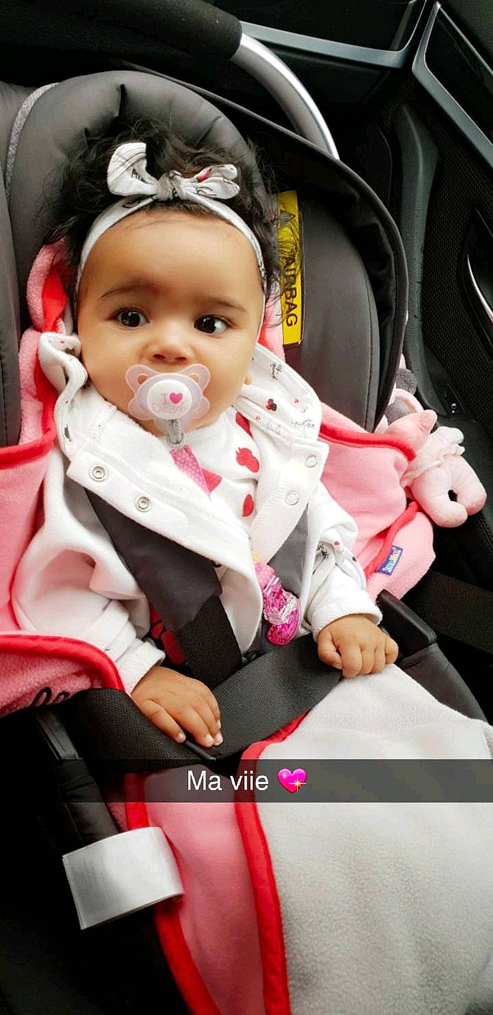 Lianna a rejoint le concours — aidez-le/la à gagner de superbes lots ! auto_part, baby, baby_carriage, baby_in_car_seat, baby_products, car_seat, cheek, child, daughter, ear, mouth, person, pink, product, seat_belt, sitting, toddler