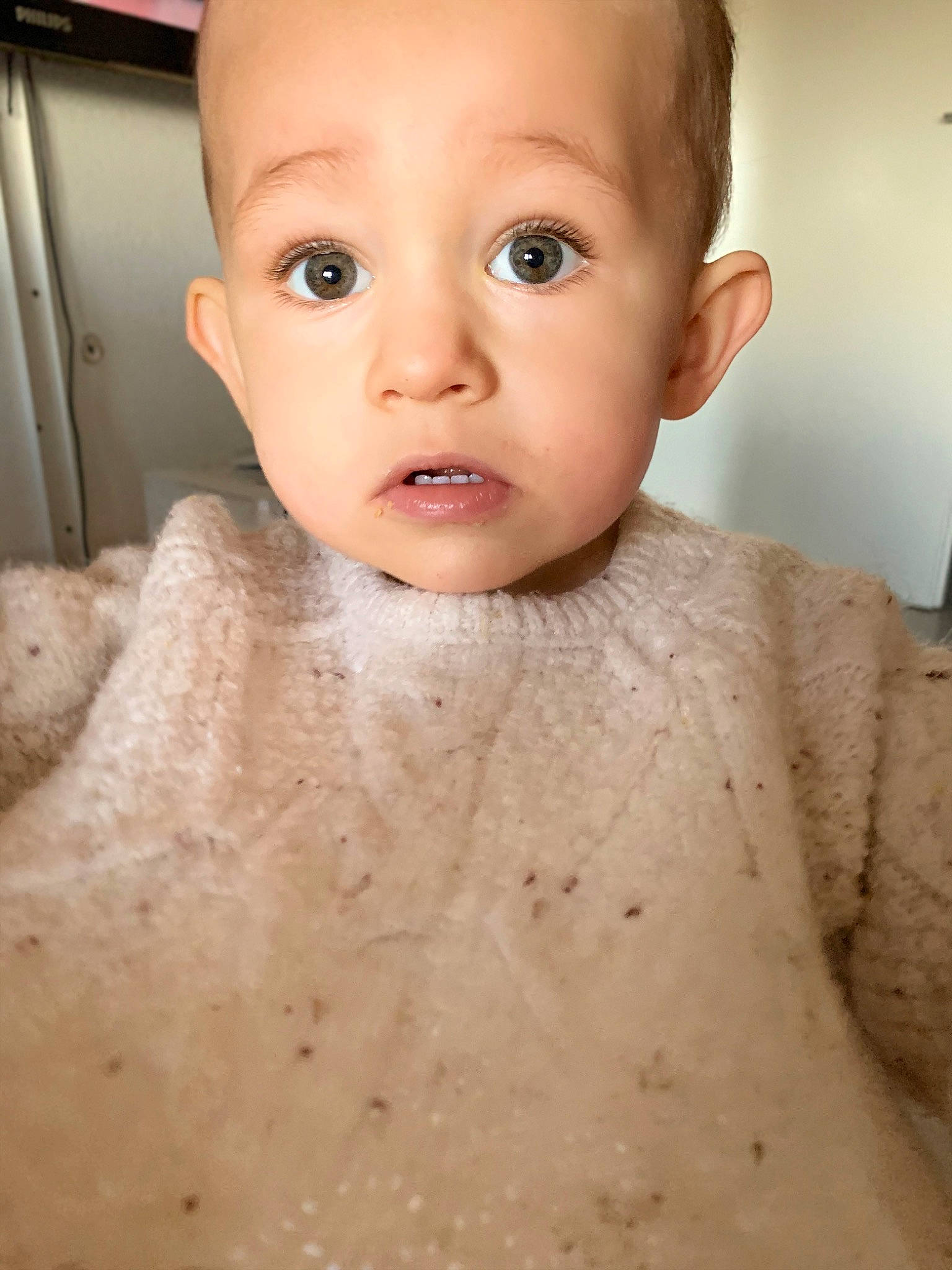 Ylan a rejoint le concours — aidez-le/la à gagner de superbes lots ! baby, cheek, chest, collar, eyebrow, eyelash, face, flash_photography, forehead, head, human_body, iris, jaw, lip, neck, no_expression, nose, person, skin, sleeve