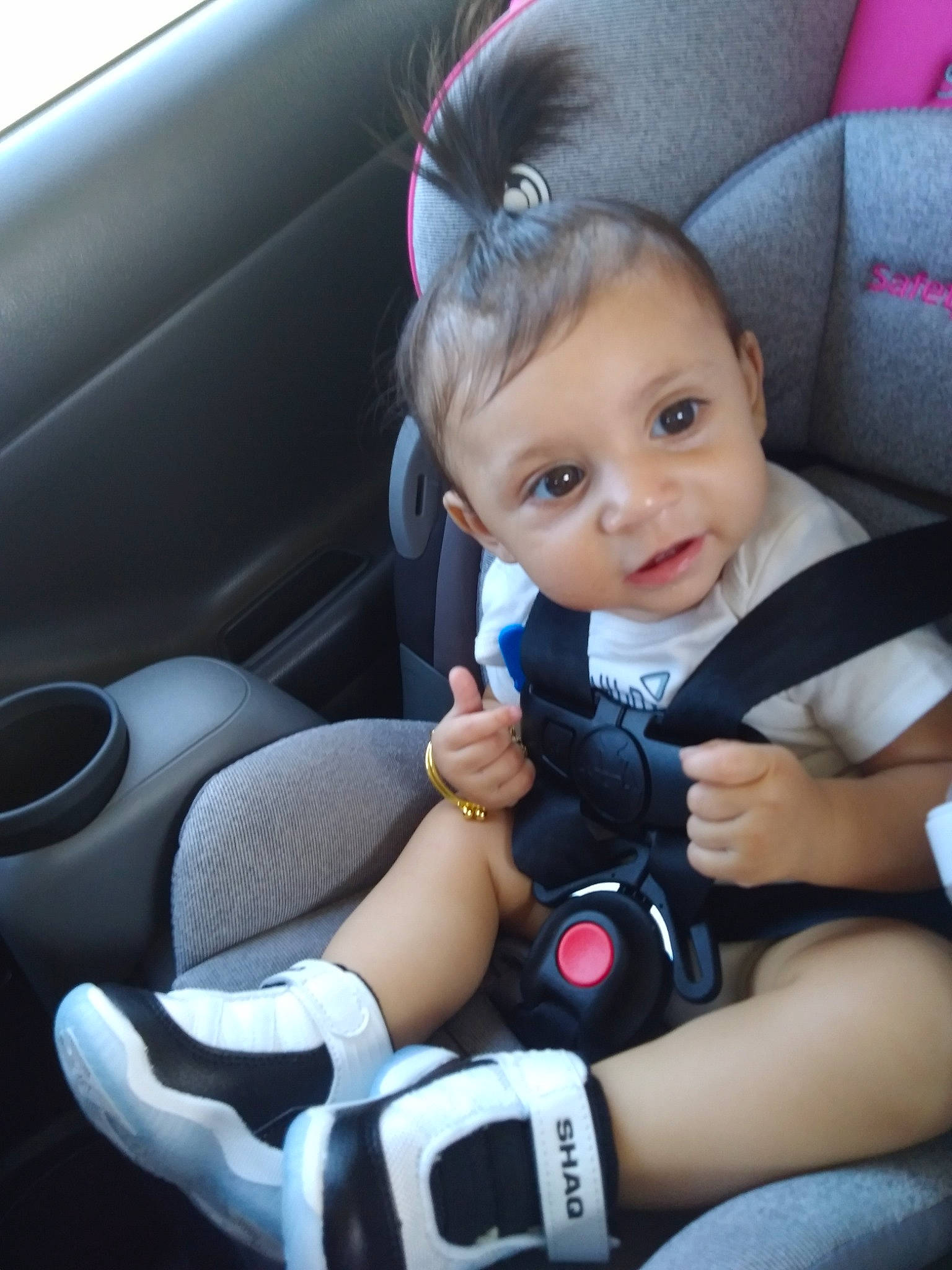 Renesmae is registered to the contest to win money with this photo: arm, auto_part, automotive_design, baby, car, car_seat, car_seat_cover, comfort, finger, hand, head_restraint, leg, person, product, seat_belt, steering_part, steering_wheel, toddler, vehicle, vehicle_door