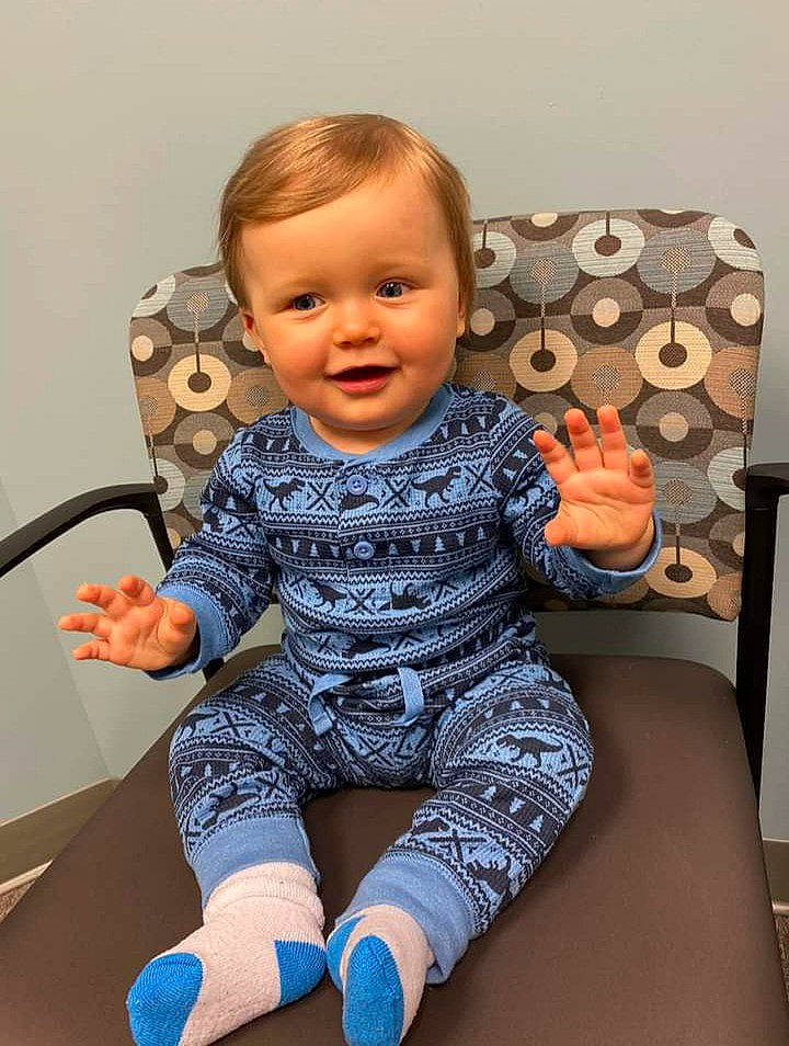 Elliot is registered to the contest to win money with this photo: baby, baby_toddler_clothing, beauty, cheek, child, electric_blue, happy, human_leg, joint, joy, knee, leg, person, shoulder, skin, sleeve, smile, sock, standing, t_shirt