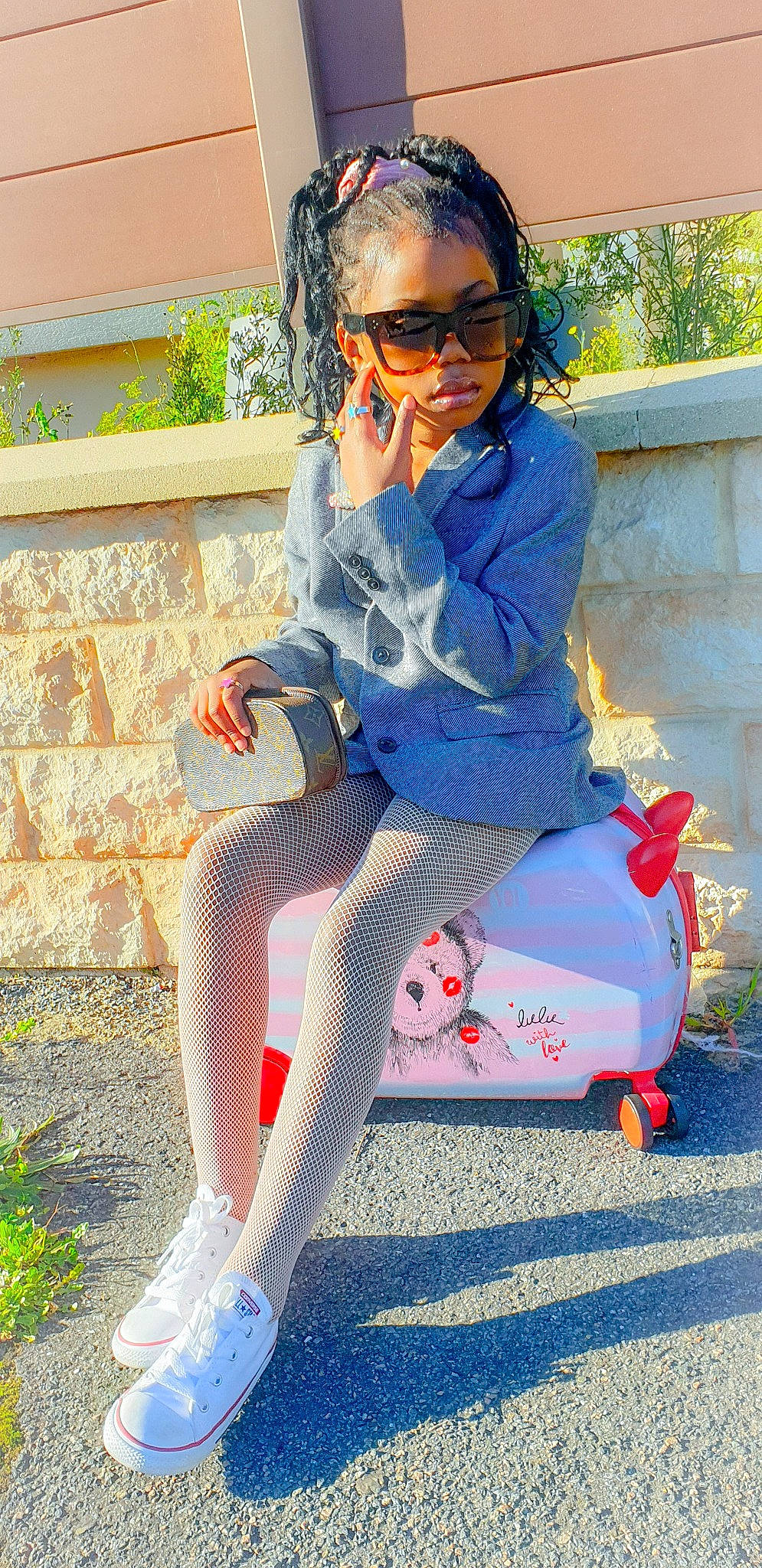 Alexia participe au concours pour gagner de l'argent avec cette photo : black_hair, denim, dress, eyewear, glasses, grass, hair, head, knee, leisure, person, plaid, shoe, sneakers, sportswear, street_fashion, sunglasses, textile, thigh, vision_care