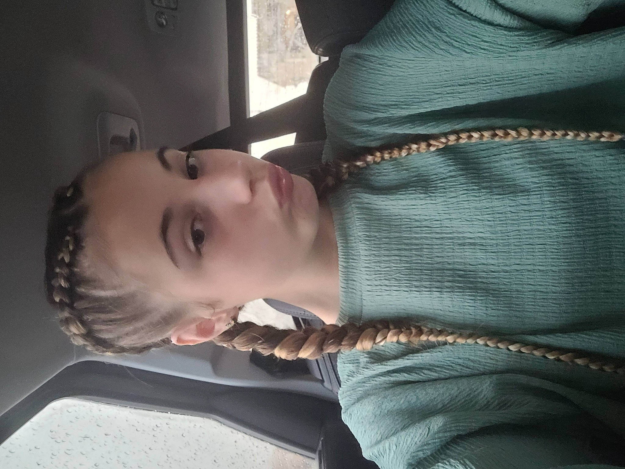 Melina participe au concours pour gagner de l'argent avec cette photo : audio_equipment, auto_part, automotive_design, car_seat, cheek, chest, child, comfort, elbow, eyelash, eyewear, family_car, mouth, nap, neck, nose, person, sitting, sleep, vehicle_door