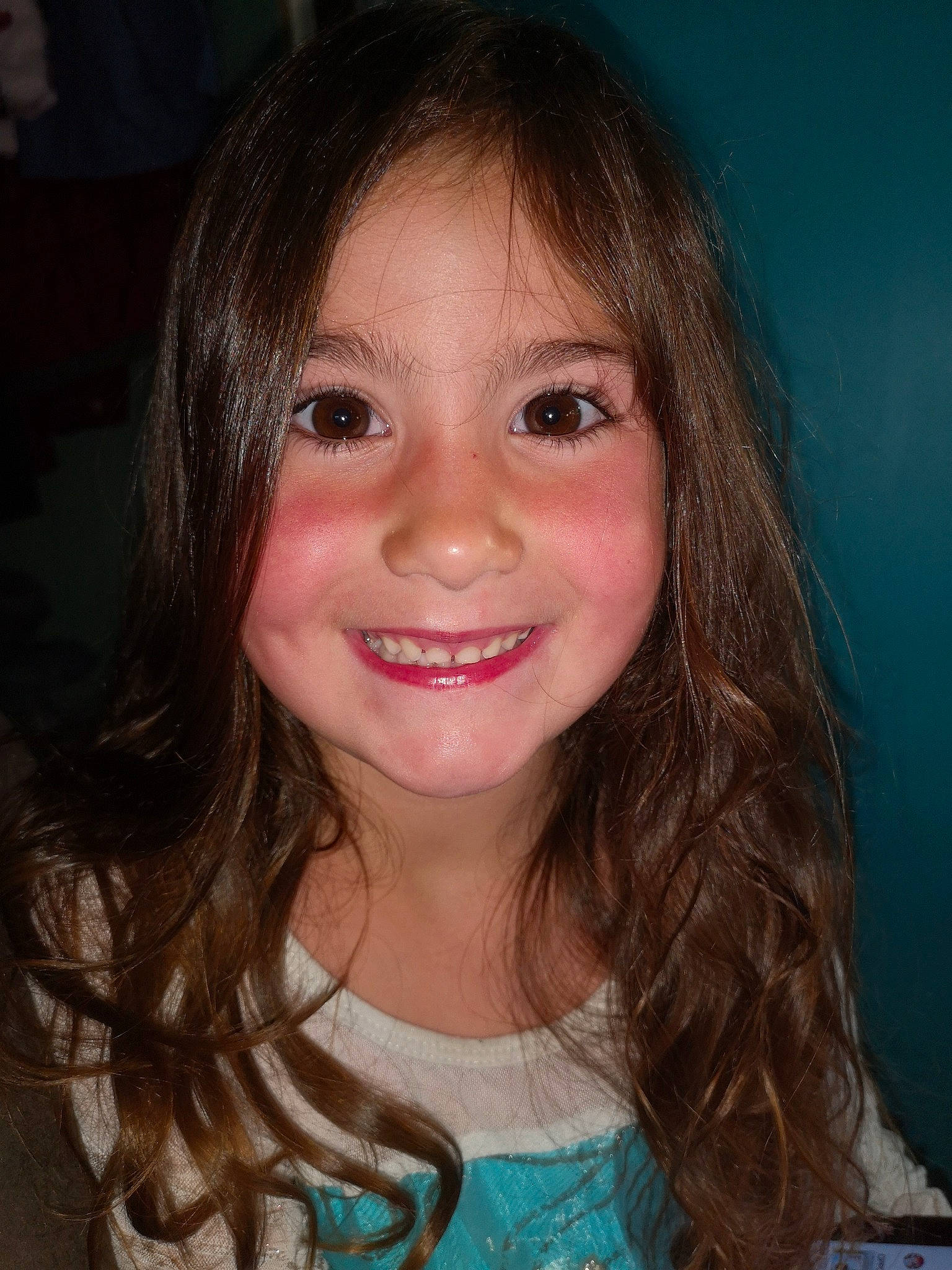 Irina a rejoint le concours — aidez-le/la à gagner de superbes lots ! bangs, black_hair, cheek, chin, eyebrow, eyelash, flash_photography, forehead, hairstyle, happy, iris, jaw, joy, layered_hair, lip, long_hair, mouth, nose, person, skin