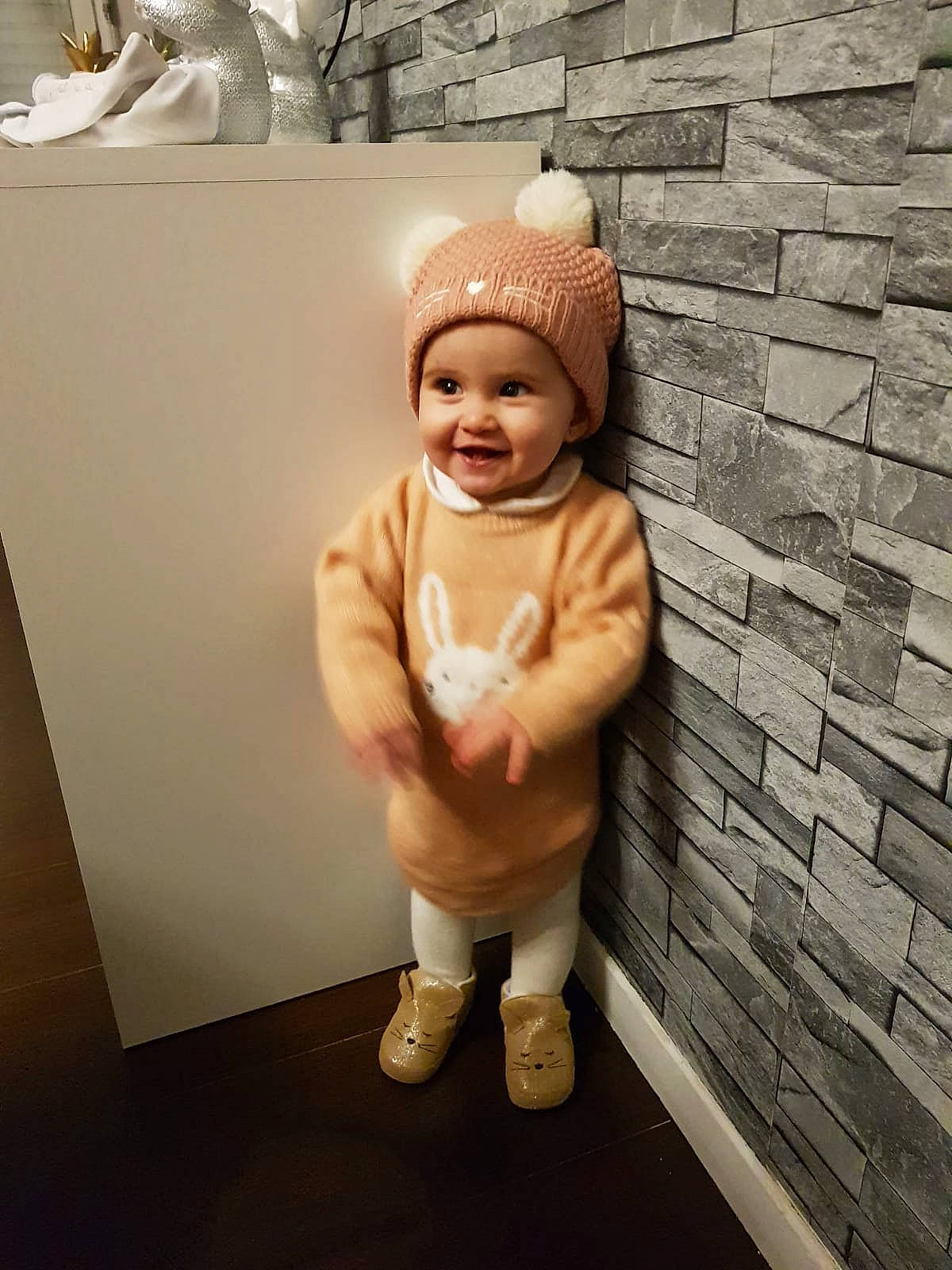 Yara participe au concours pour gagner de l'argent avec cette photo : art, baby, cheek, child, head, headwear, person, smile, toddler, toy, wood