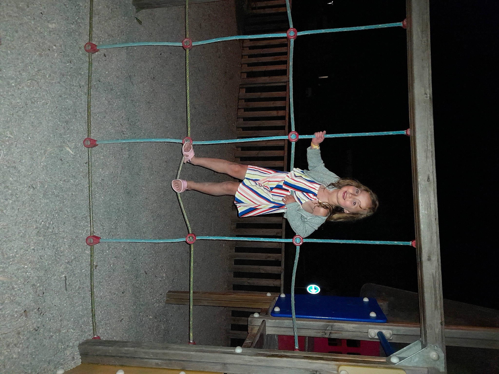 Emie a rejoint le concours — aidez-le/la à gagner de superbes lots ! balance, building, cleanliness, composite_material, concrete, door, elbow, engineering, facade, joy, knee, person, recreation, room