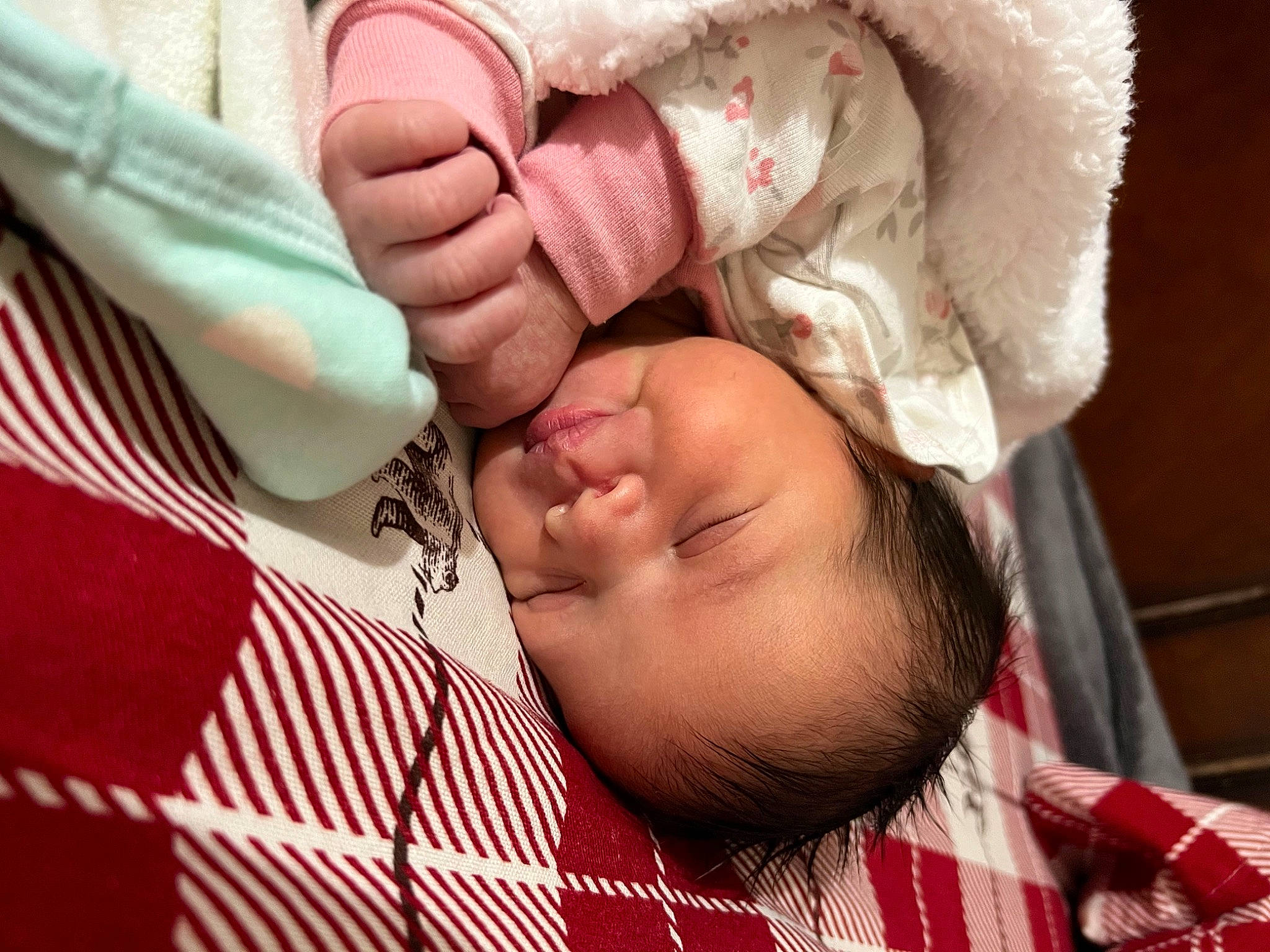 Alessandra is registered to the contest to win money with this photo: abdomen, baby, child, comfort, eyelash, finger, gesture, hand, happy, mouth, nail, nose, pattern, person, plaid, skin, tartan, textile, thumb, toddler